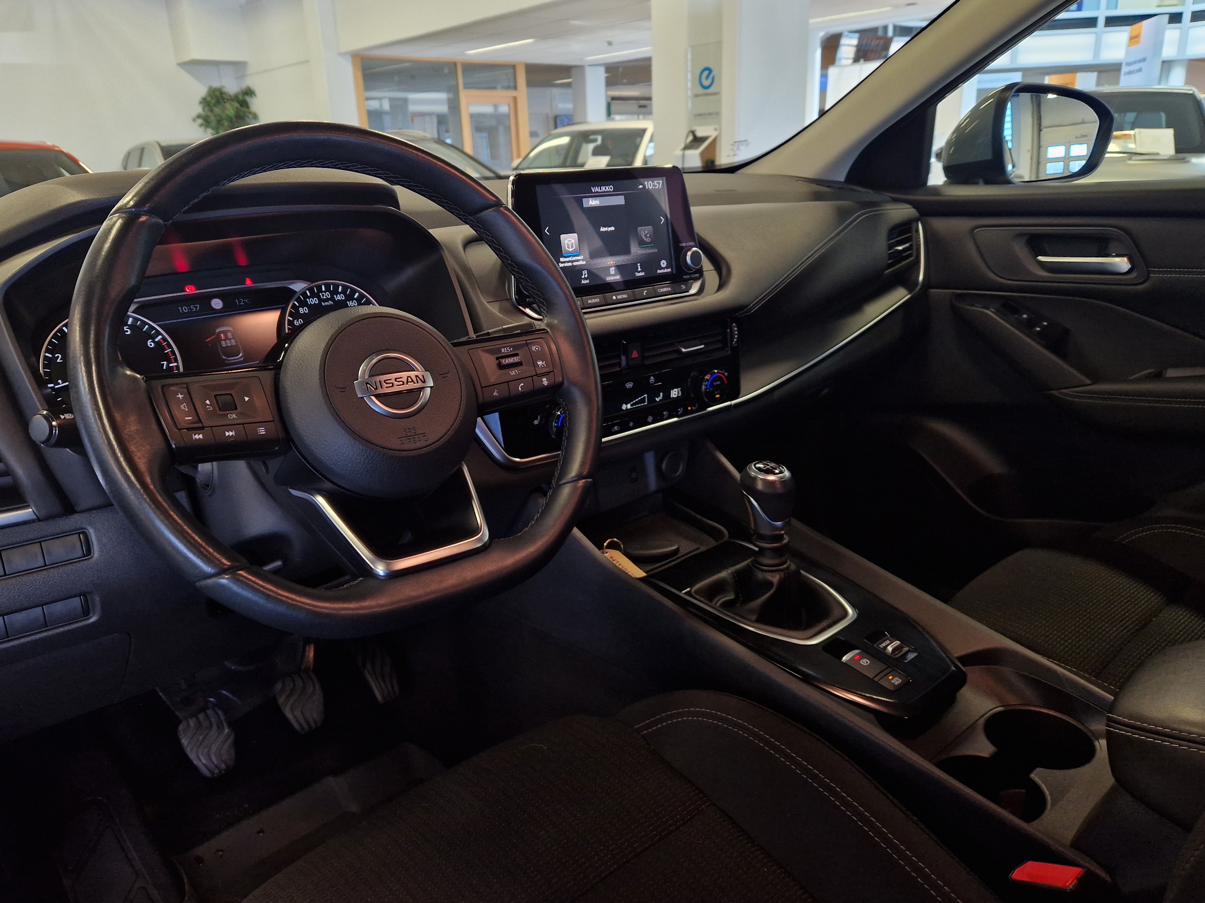 Nissan QASHQAI MHEV 140 6M/T 2WD ACENTA TAKUU 24KK/40TKM.