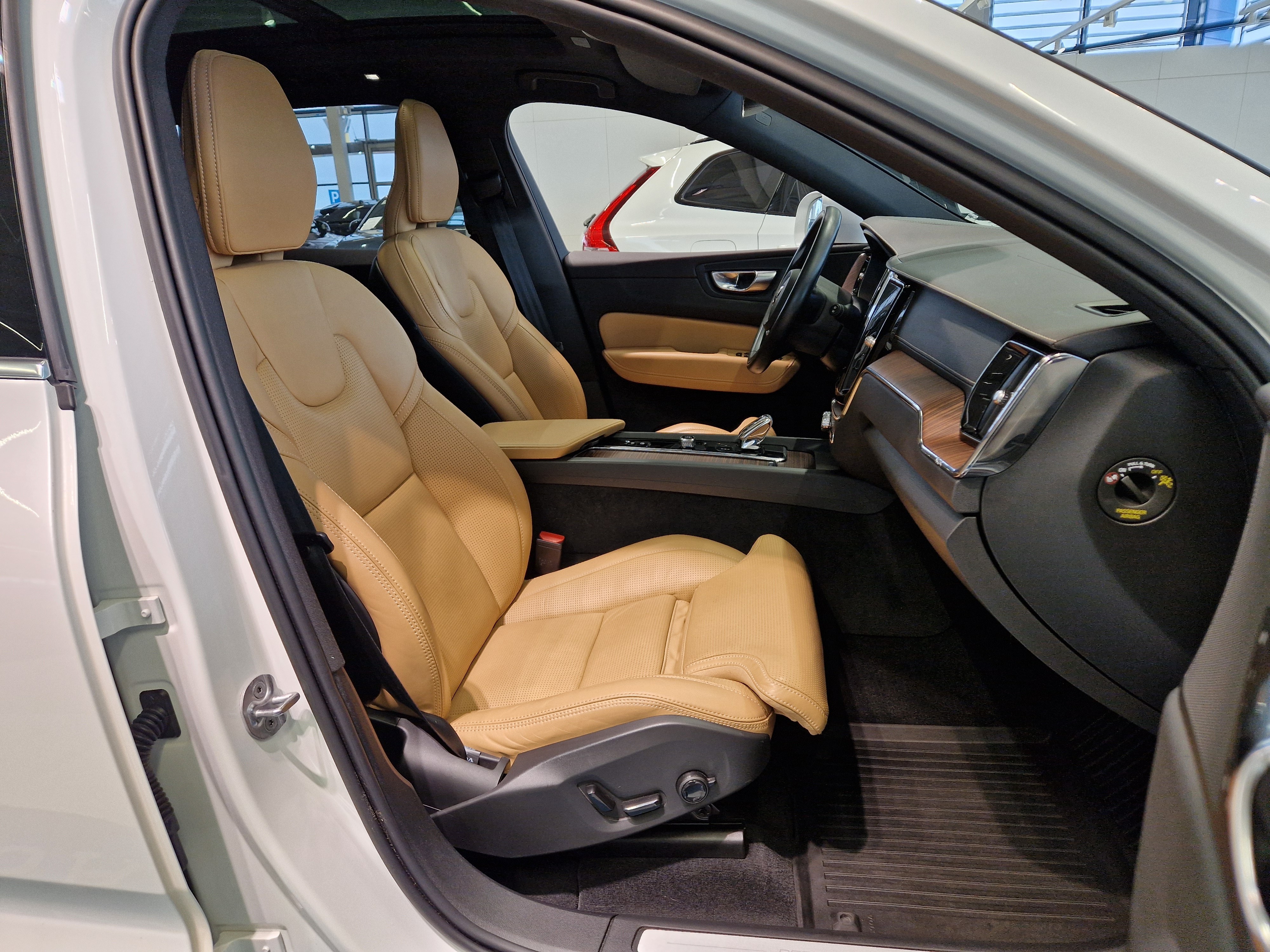 Volvo XC60 T8 AWD LONG RANGE INSCRIPTION TAKUU 24KK/40TKM