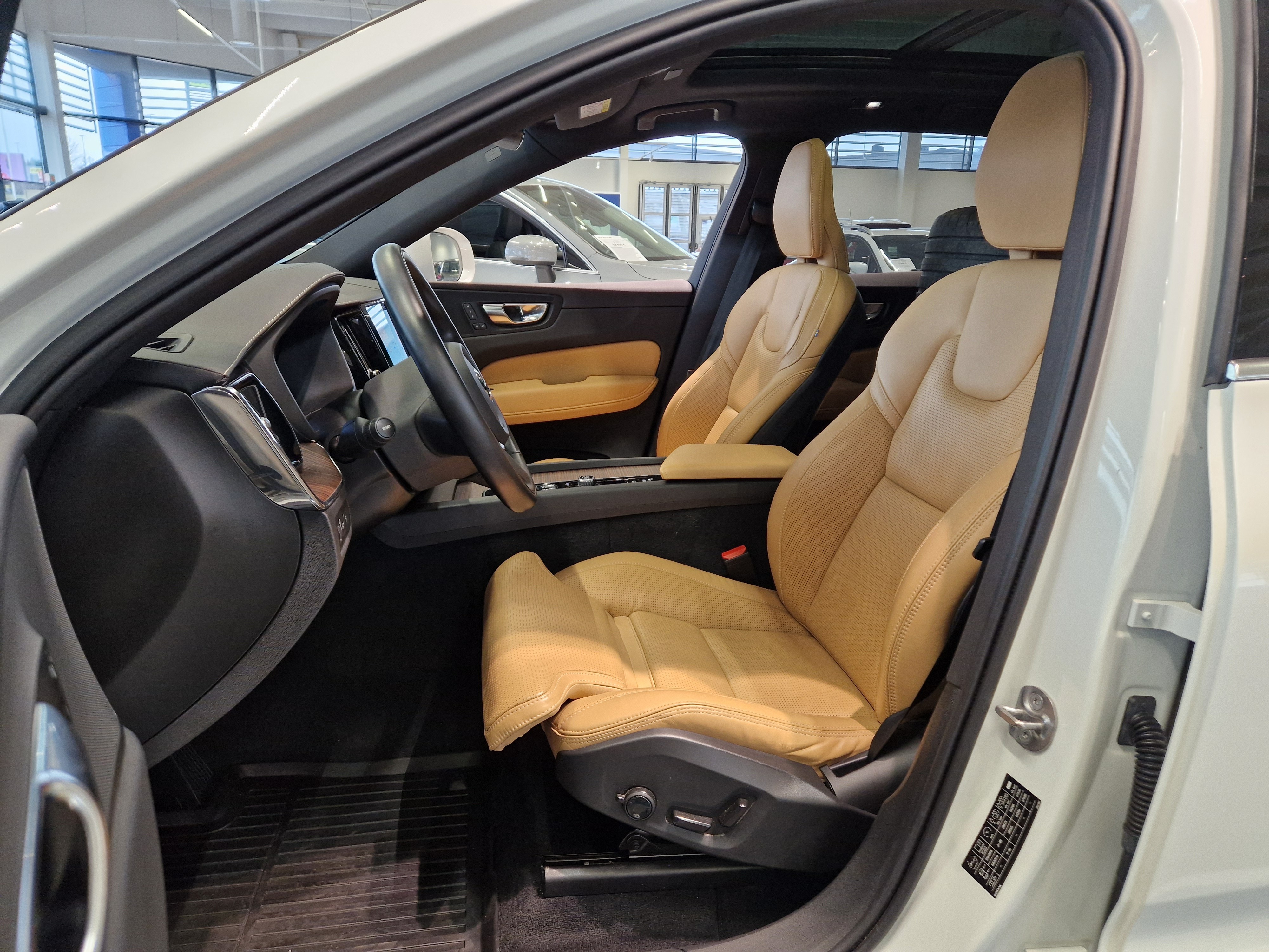 Volvo XC60 T8 AWD LONG RANGE INSCRIPTION TAKUU 24KK/40TKM