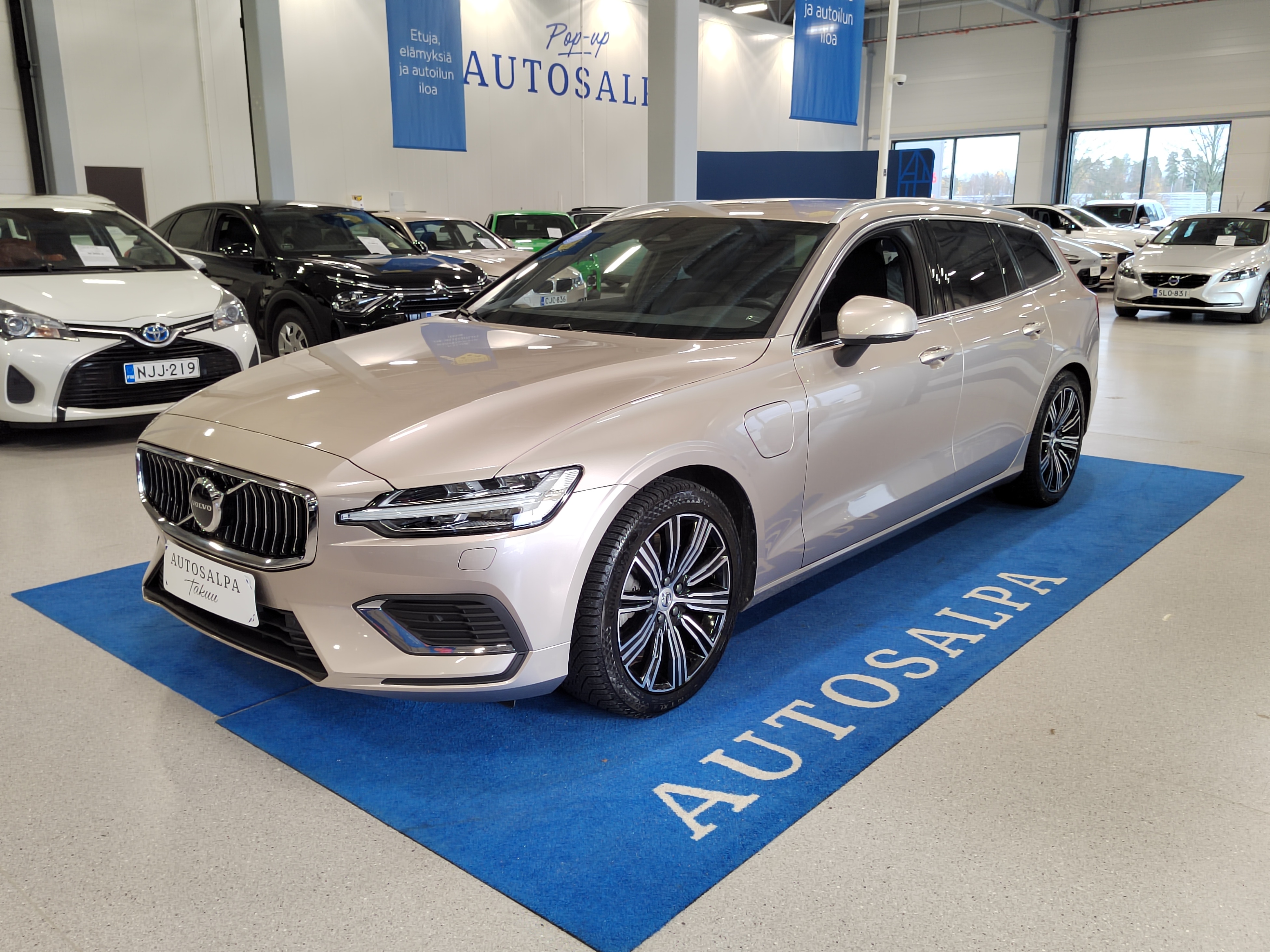 Volvo V60 T8 AWD LONG RANGE PLUS BRIGHT TAKUU 24KK/40TKM