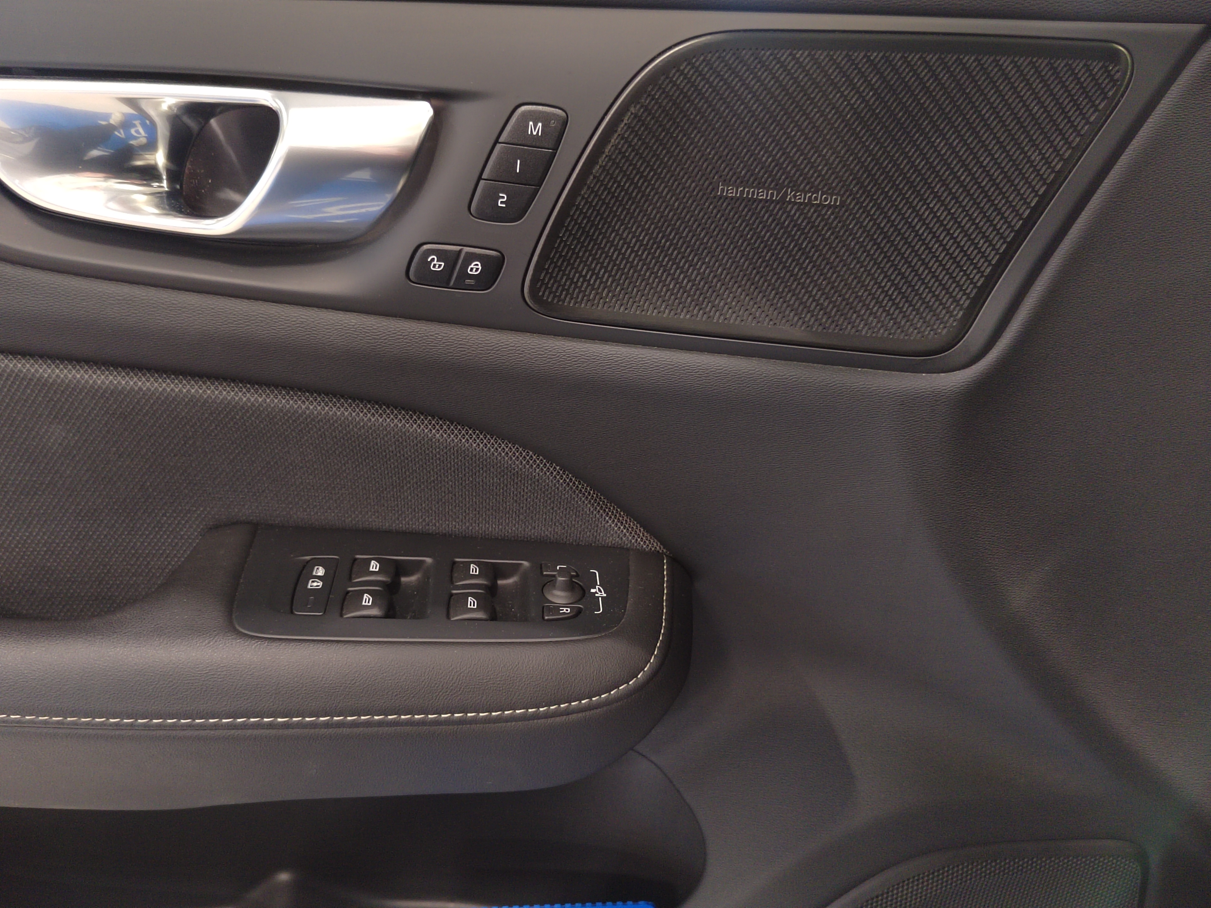 Volvo V60 T8 AWD LONG RANGE PLUS BRIGHT TAKUU 24KK/40TKM