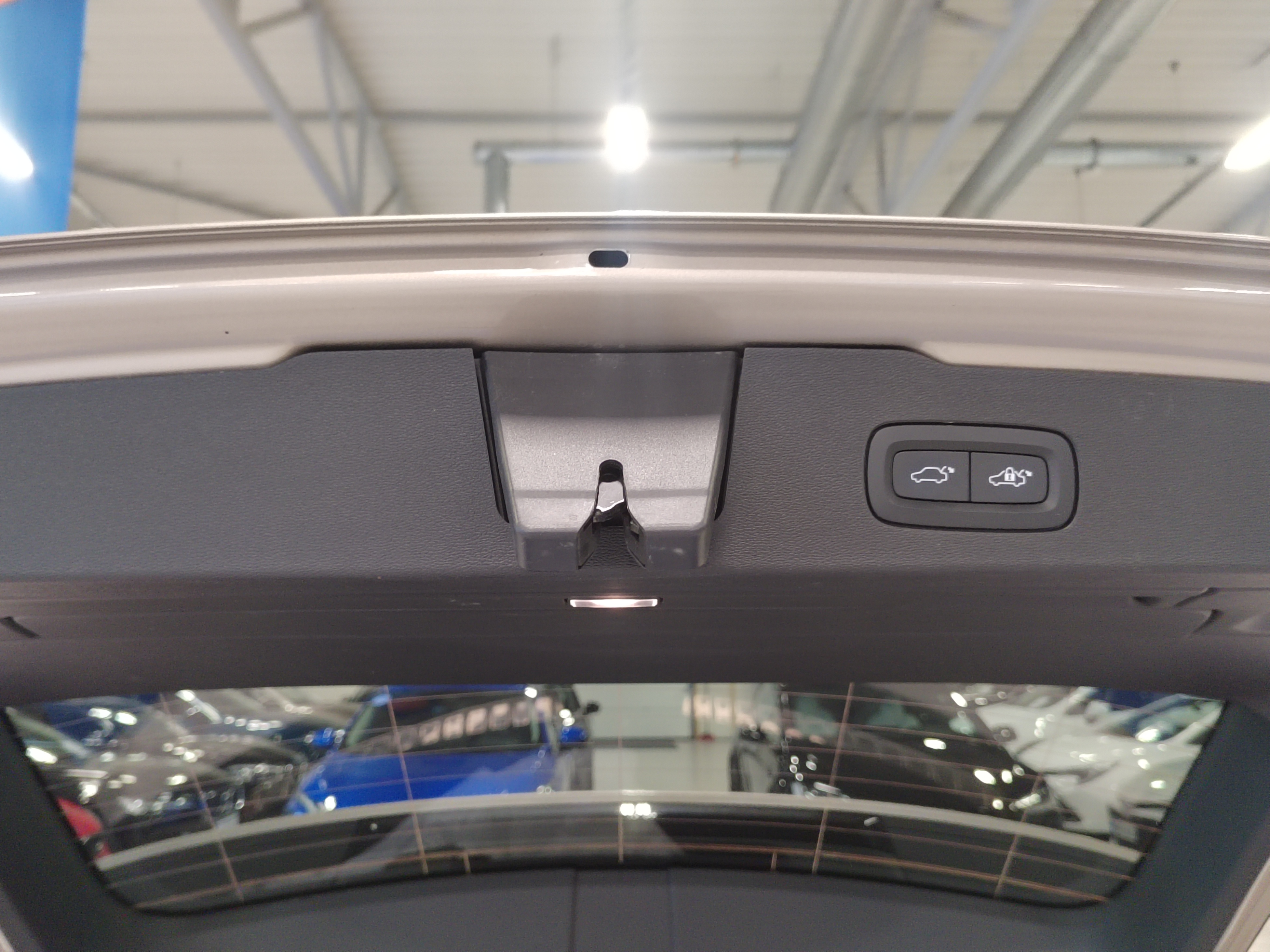 Volvo V60 T8 AWD LONG RANGE PLUS BRIGHT TAKUU 24KK/40TKM