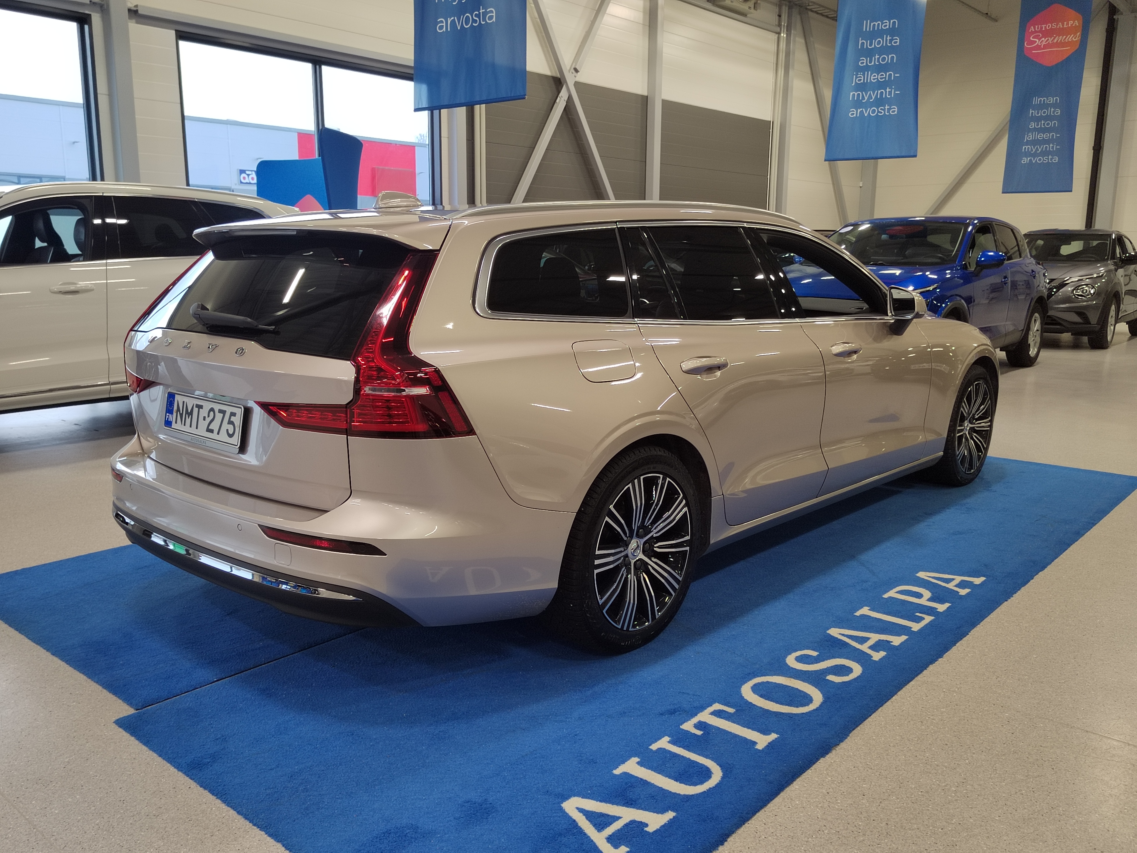 Volvo V60 T8 AWD LONG RANGE PLUS BRIGHT TAKUU 24KK/40TKM