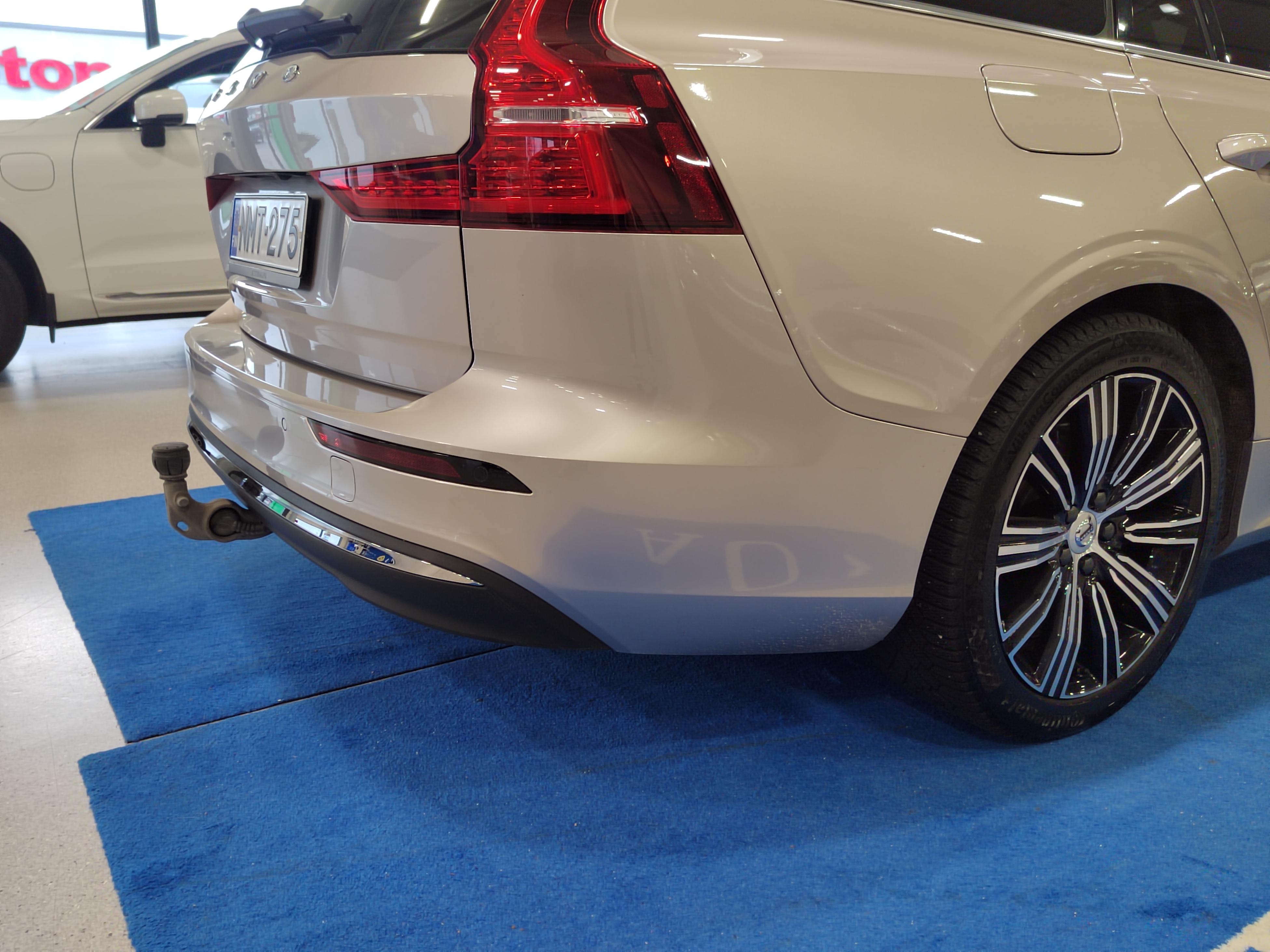 Volvo V60 T8 AWD LONG RANGE PLUS BRIGHT TAKUU 24KK/40TKM