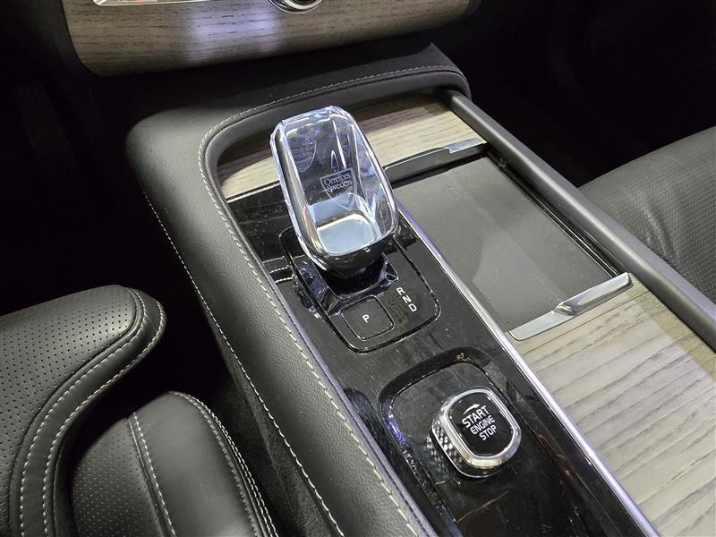 Volvo XC90 T8 AWD LONG RANGE ULTIMATE DARK. TAKUU 24KK/40TKM