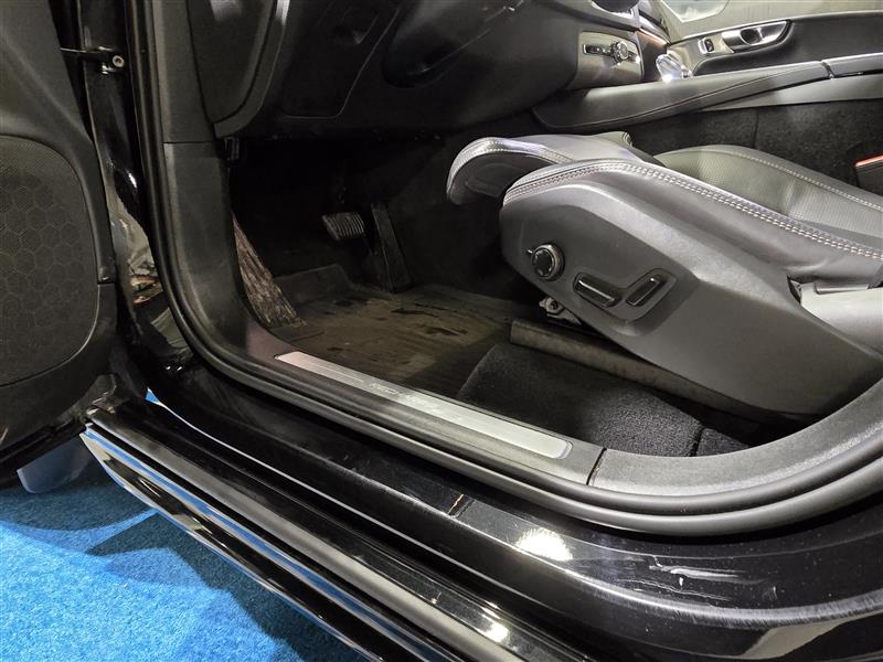 Volvo XC90 T8 AWD LONG RANGE ULTIMATE DARK. TAKUU 24KK/40TKM