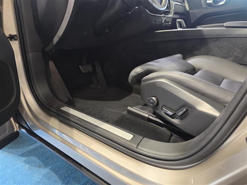 Volvo XC60 T8 AWD LONG RANGE PLUS DARK TAKUU 24KK/40TKM