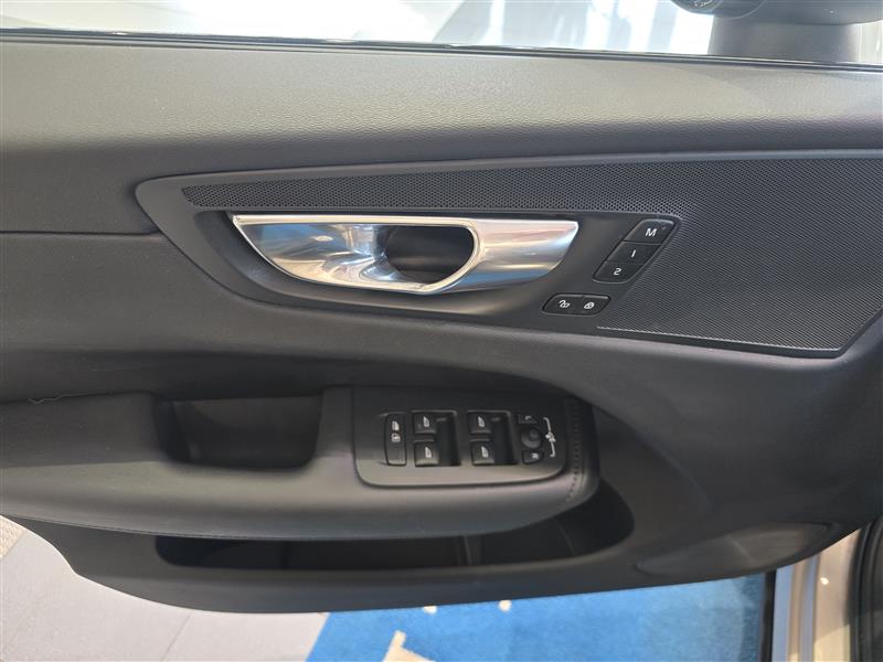 Volvo XC60 T8 AWD LONG RANGE PLUS DARK TAKUU 24KK/40TKM