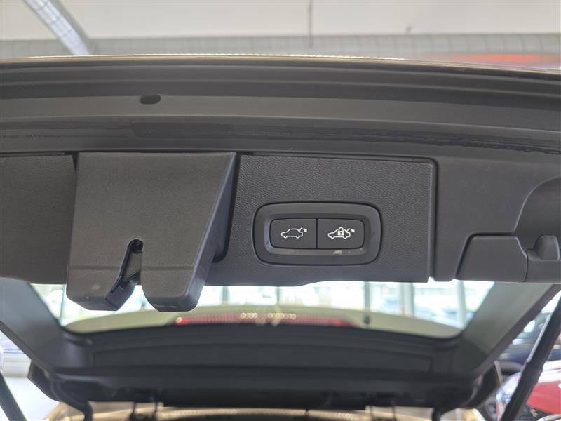 Volvo XC60 T8 AWD LONG RANGE PLUS DARK TAKUU 24KK/40TKM