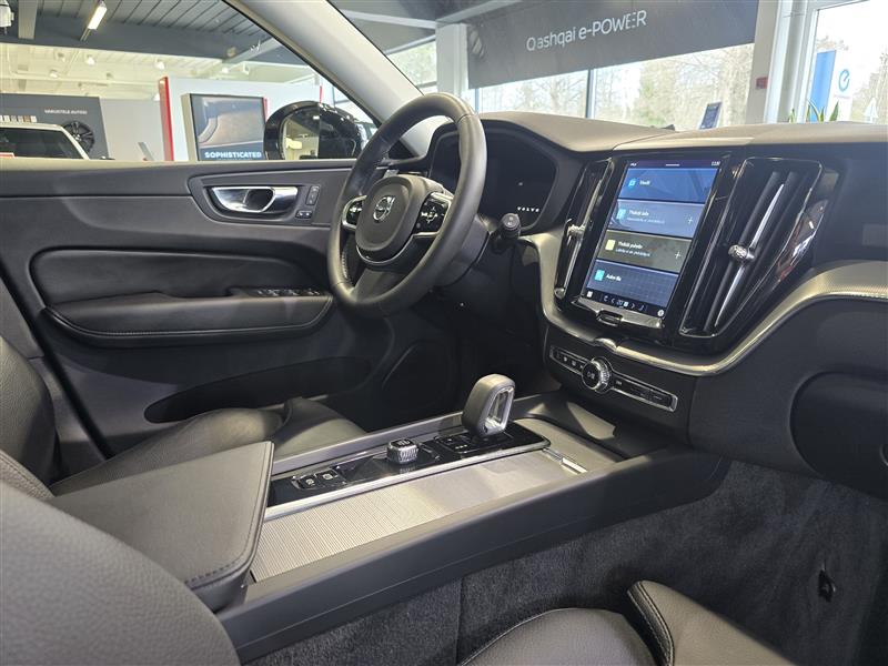 Volvo XC60 T8 AWD LONG RANGE PLUS DARK TAKUU 24KK/40TKM