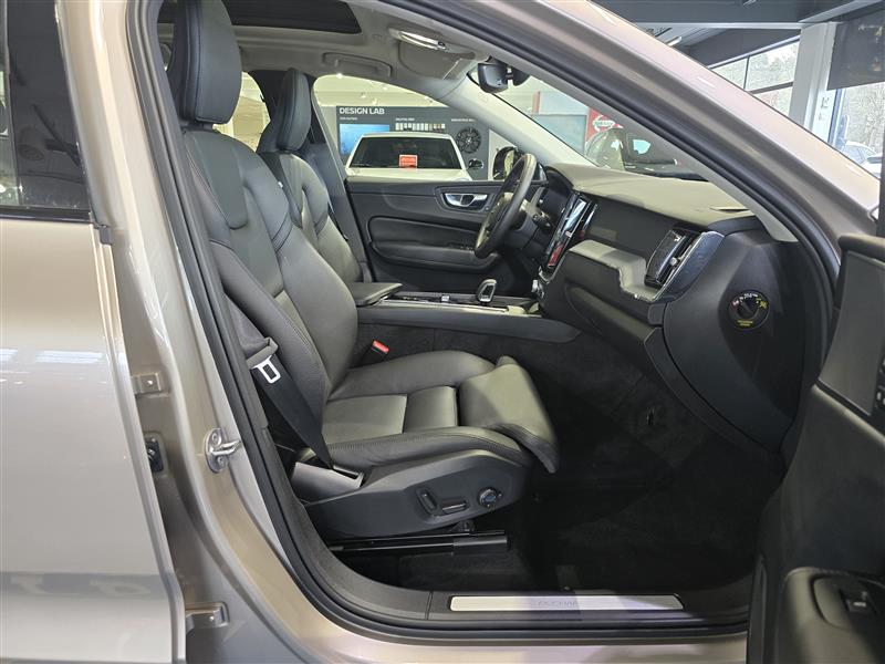 Volvo XC60 T8 AWD LONG RANGE PLUS DARK TAKUU 24KK/40TKM
