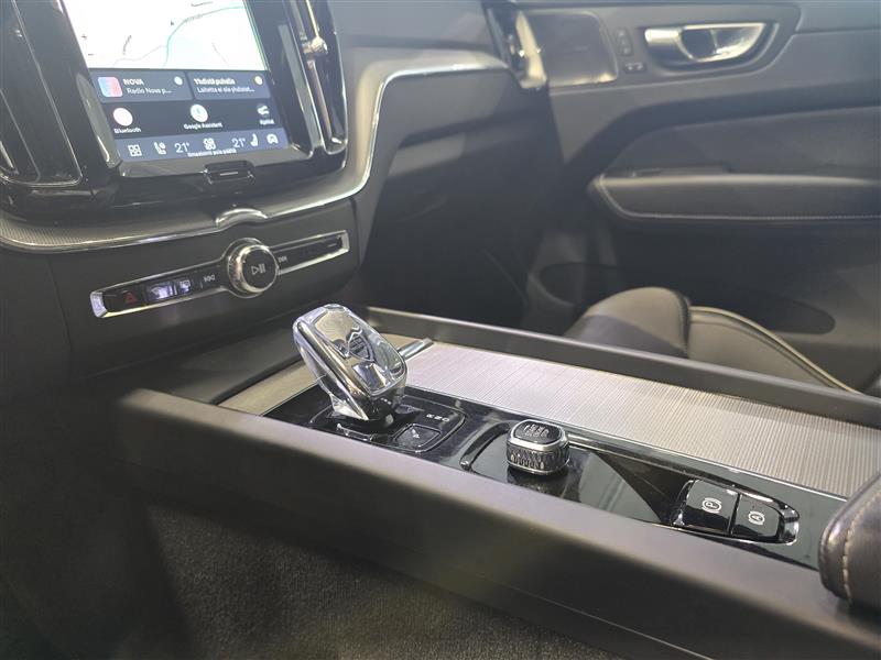Volvo XC60 T8 AWD LONG RANGE PLUS DARK TAKUU 24KK/40TKM