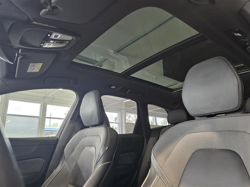 Volvo XC60 T8 AWD LONG RANGE PLUS DARK TAKUU 24KK/40TKM