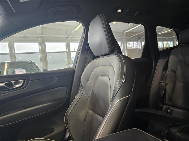 Volvo XC60 T8 AWD LONG RANGE PLUS DARK TAKUU 24KK/40TKM