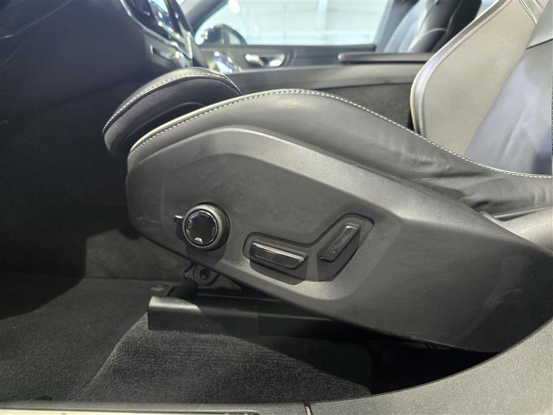 Volvo XC60 T8 AWD LONG RANGE PLUS DARK TAKUU 24KK/40TKM