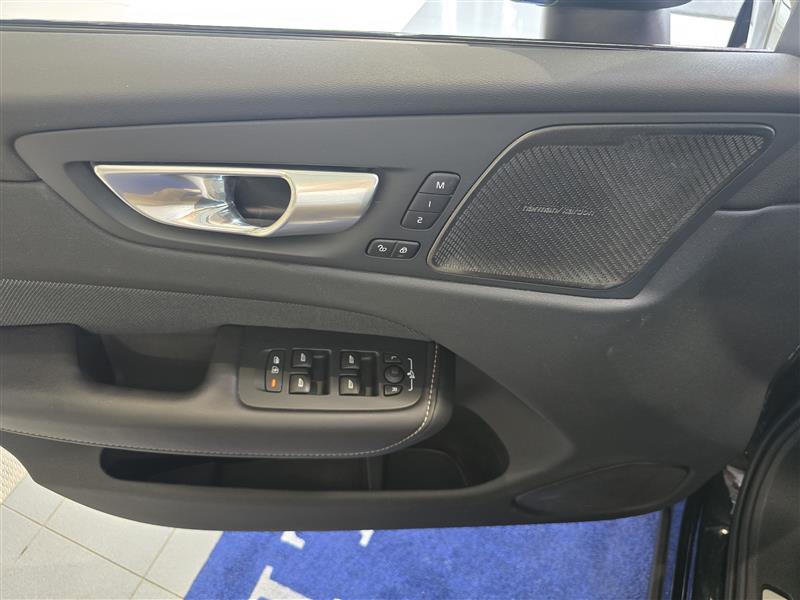 Volvo XC60 T8 AWD LONG RANGE PLUS DARK TAKUU 24KK/40TKM