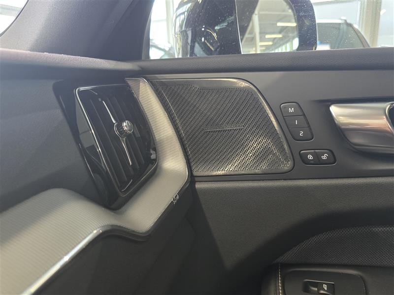 Volvo XC60 T8 AWD LONG RANGE PLUS DARK TAKUU 24KK/40TKM