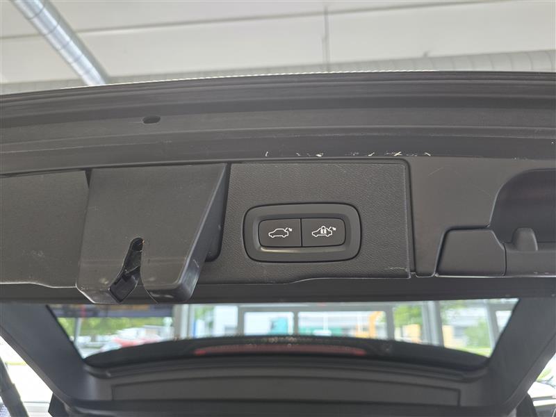 Volvo XC60 T8 AWD LONG RANGE PLUS DARK TAKUU 24KK/40TKM