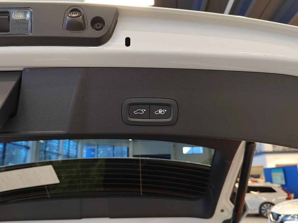 Volvo XC40 B3 MHEV BUSINESS PLUS DARK DCT TAKUU 24KK/40TKM.