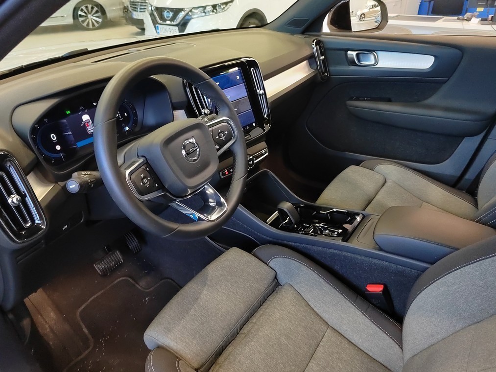 Volvo XC40 B3 MHEV BUSINESS PLUS DARK DCT TAKUU 24KK/40TKM.