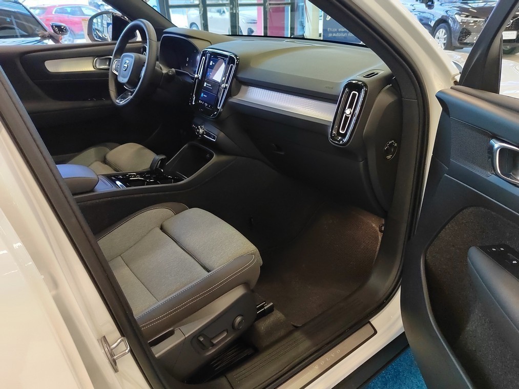 Volvo XC40 B3 MHEV BUSINESS PLUS DARK DCT TAKUU 24KK/40TKM.