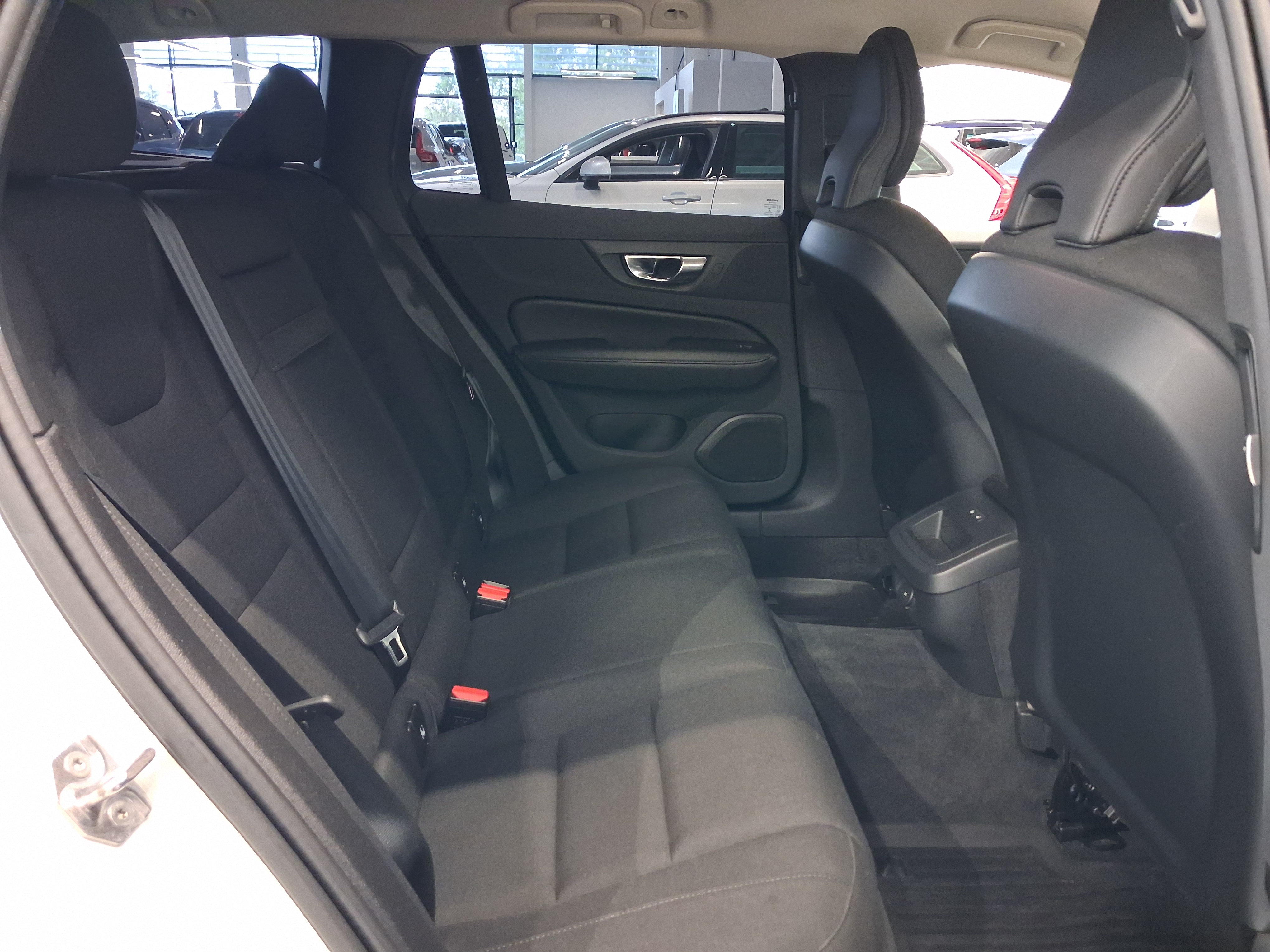Volvo V60 B4 D-MHEV MOMENTUM EDITION AUT TAKUU 12KK/20TKM