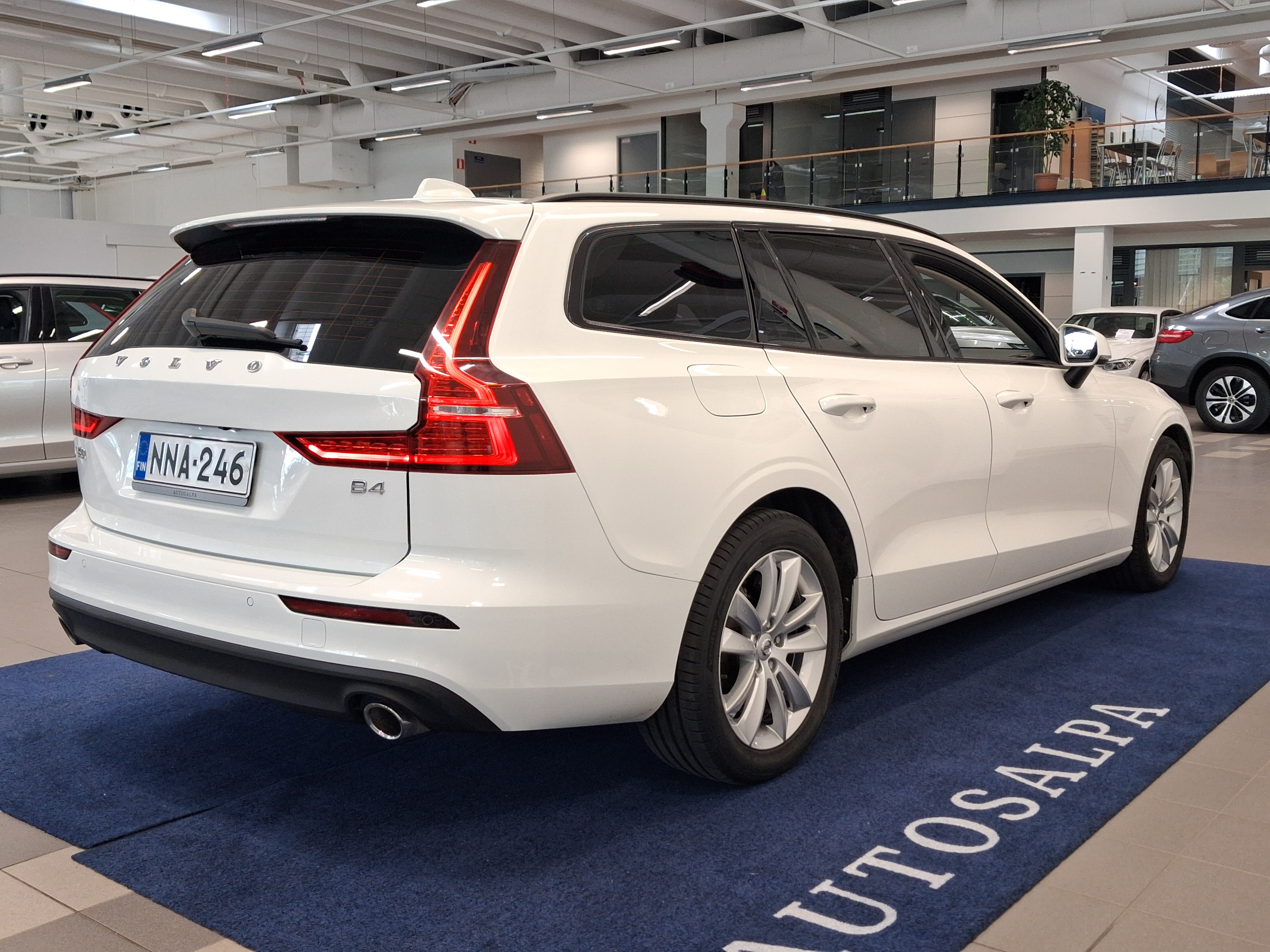 Volvo V60 2022, kuva 3/21