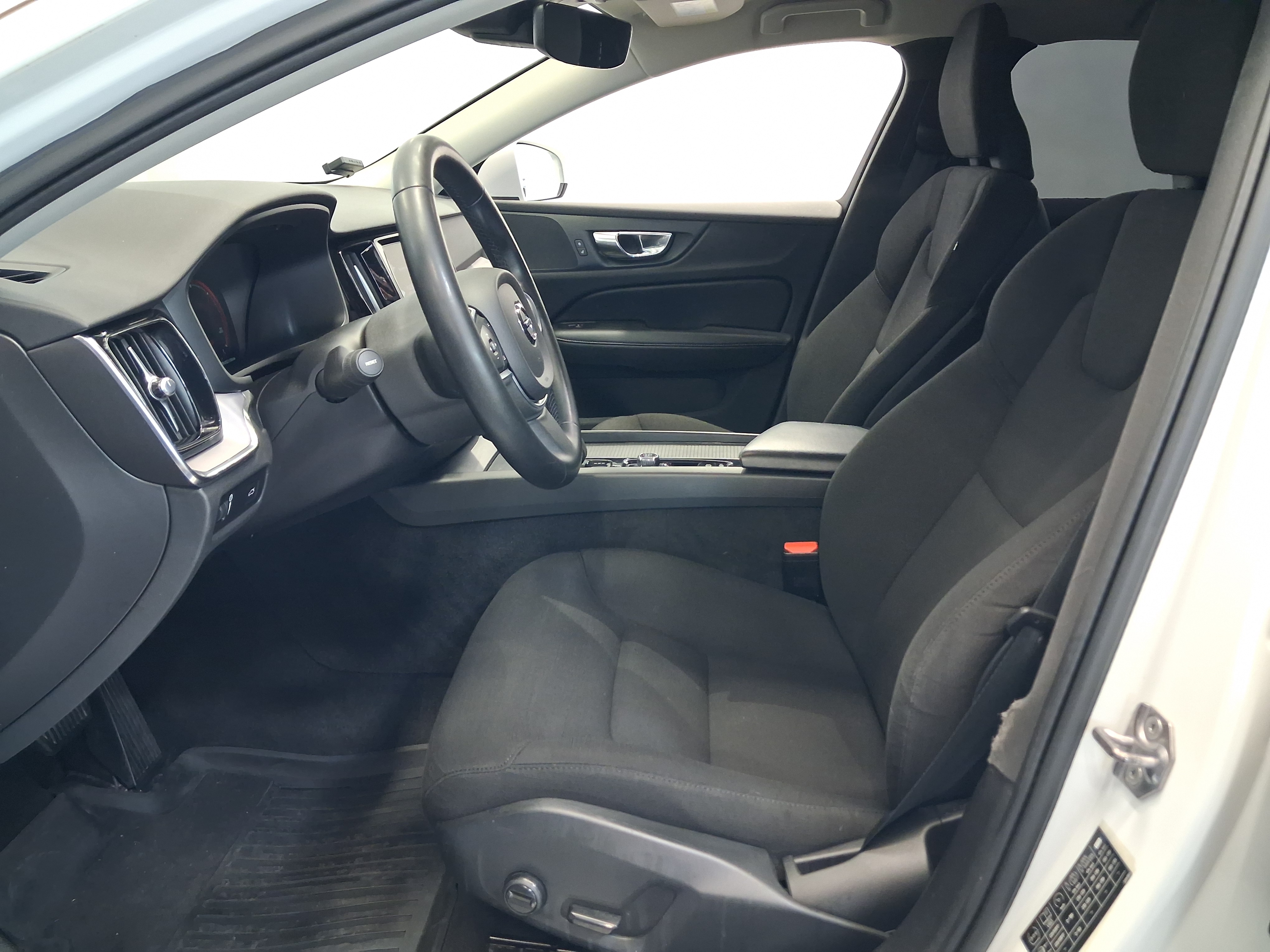 Volvo V60 B4 D-MHEV MOMENTUM EDITION AUT TAKUU 12KK/20TKM