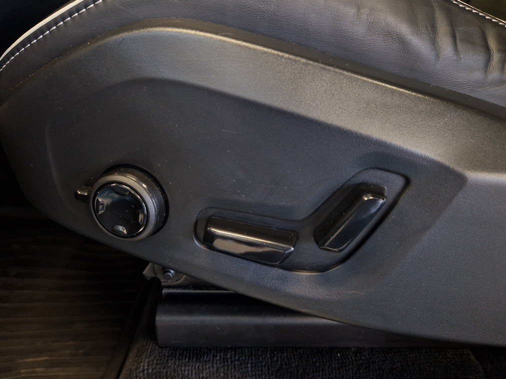 Volvo XC90 T8 AWD LONG RANGE HIGH PERFORMANCE ULTIMATE DARK A