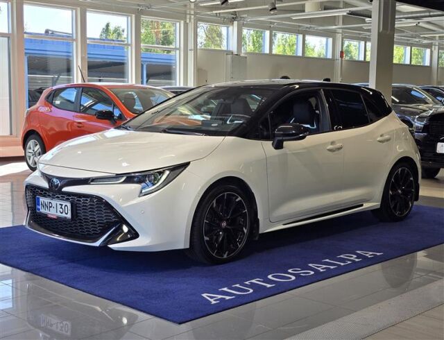 toyota COROLLA HATCHBACK 2.0 HYBRID GR SPORT TAKUU 12KK/20TKM
