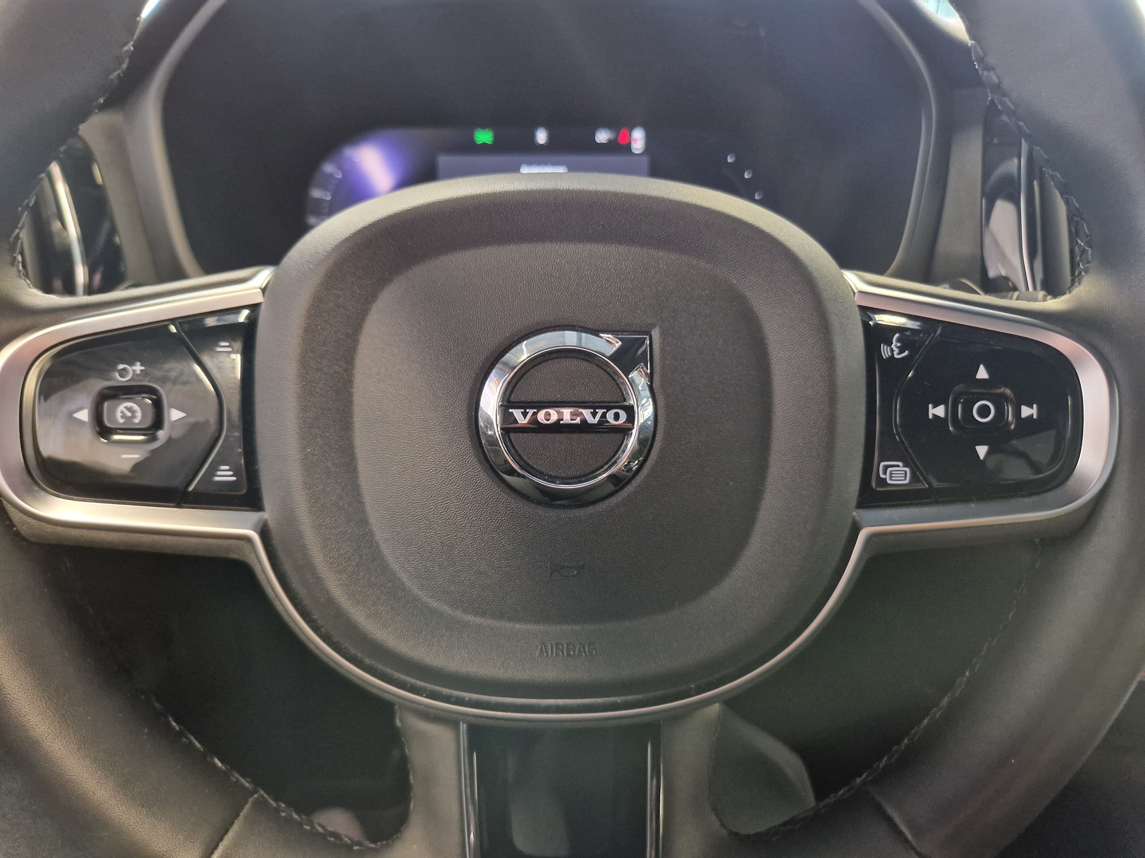 Volvo V60 T8 AWD LONG RANGE PLUS DARK TAKUU 24KK/40TKM