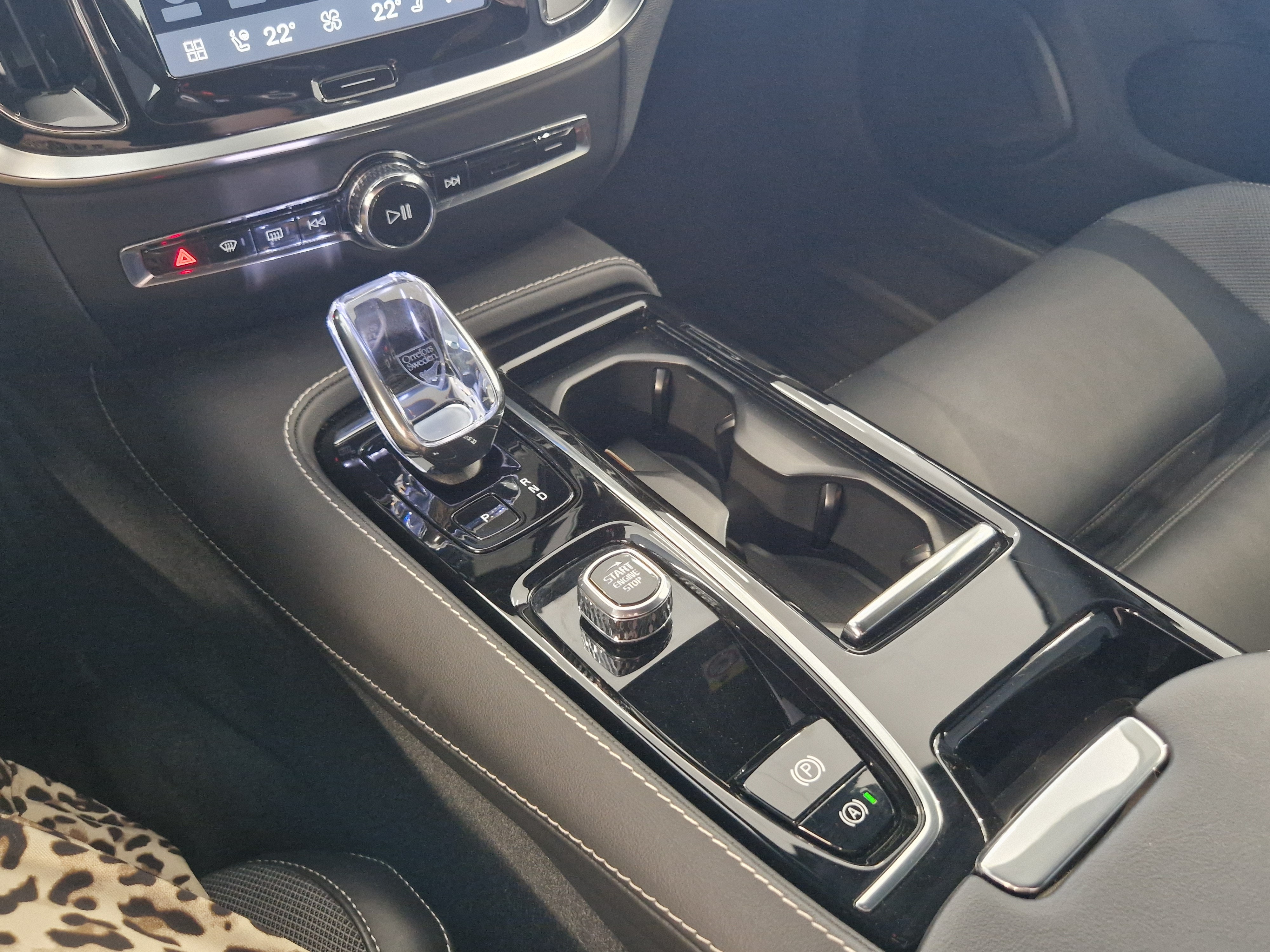 Volvo V60 T8 AWD LONG RANGE  PLUS BRIGHT TAKUU 24KK/40TKM