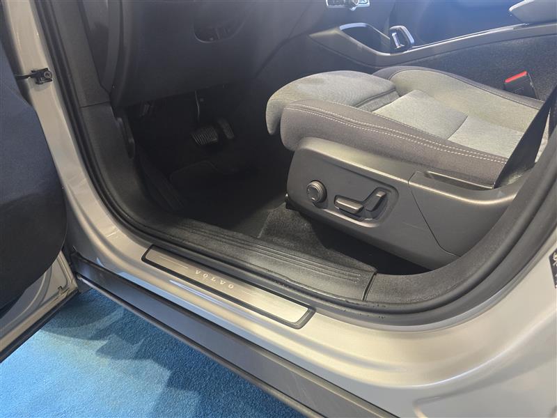 Volvo XC40 B3 MHEV BUSINESS PLUS DARK DCT AUT.TAKUU 24KK/40TK