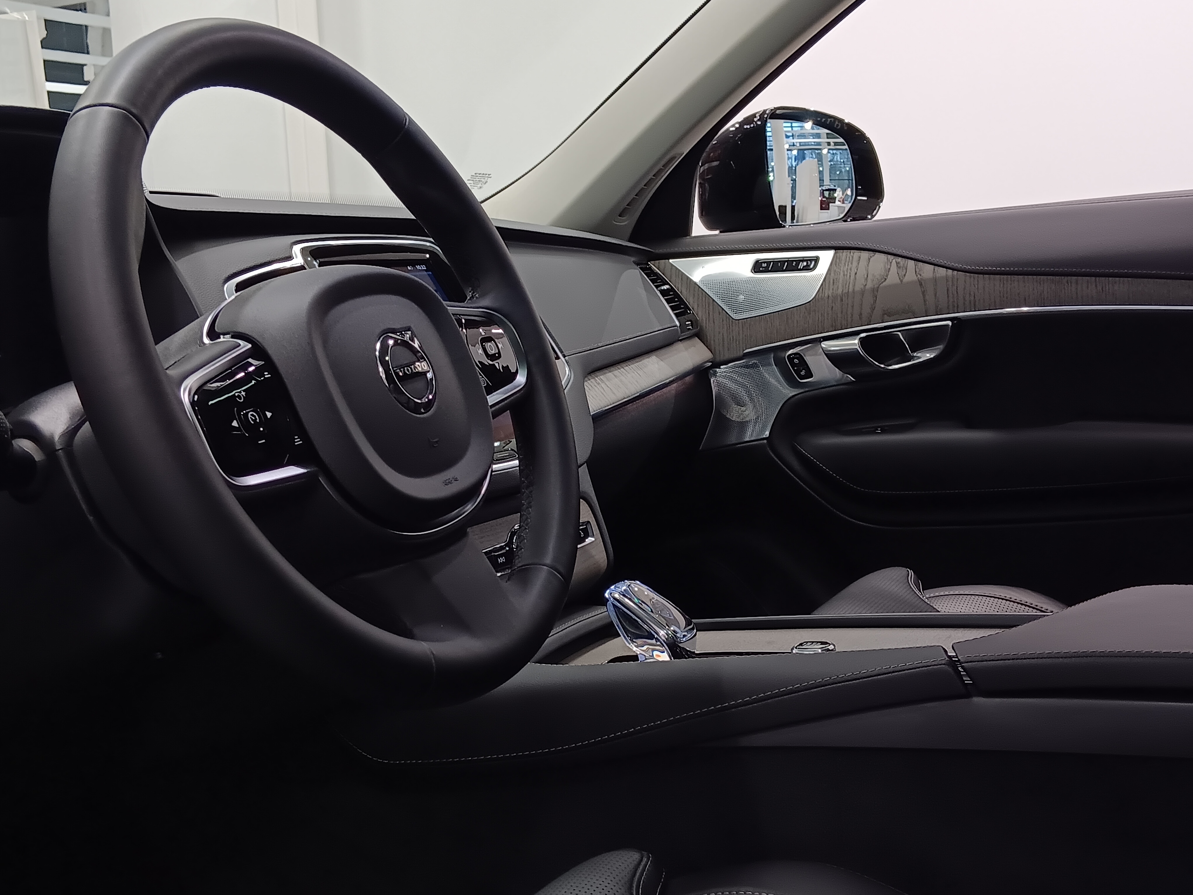 Volvo XC90 T8 AWD LONG RANGE ULTRA PRO DARK TAKUU 24KK/40TKM