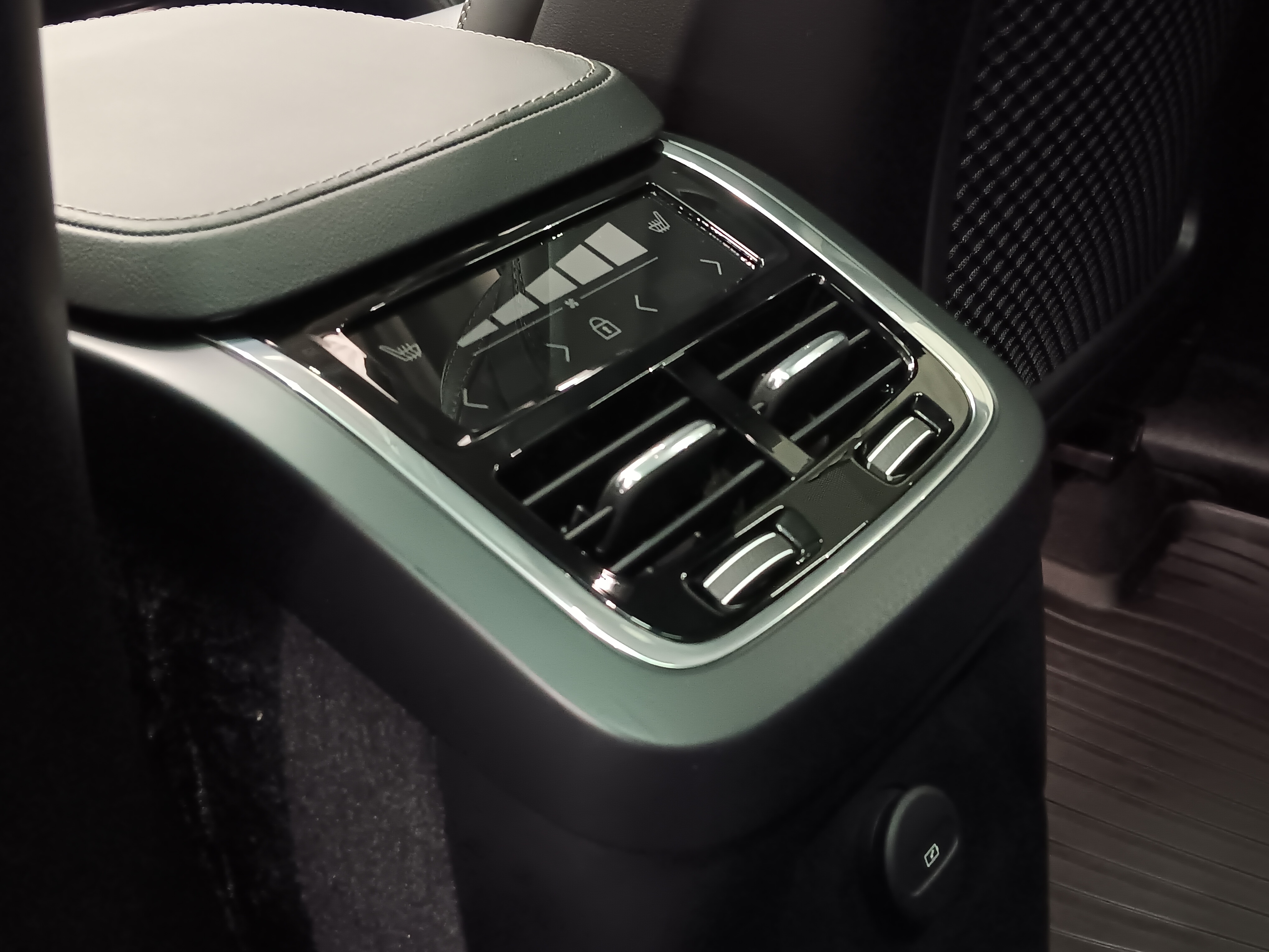 Volvo XC90 T8 AWD LONG RANGE ULTRA PRO DARK TAKUU 24KK/40TKM