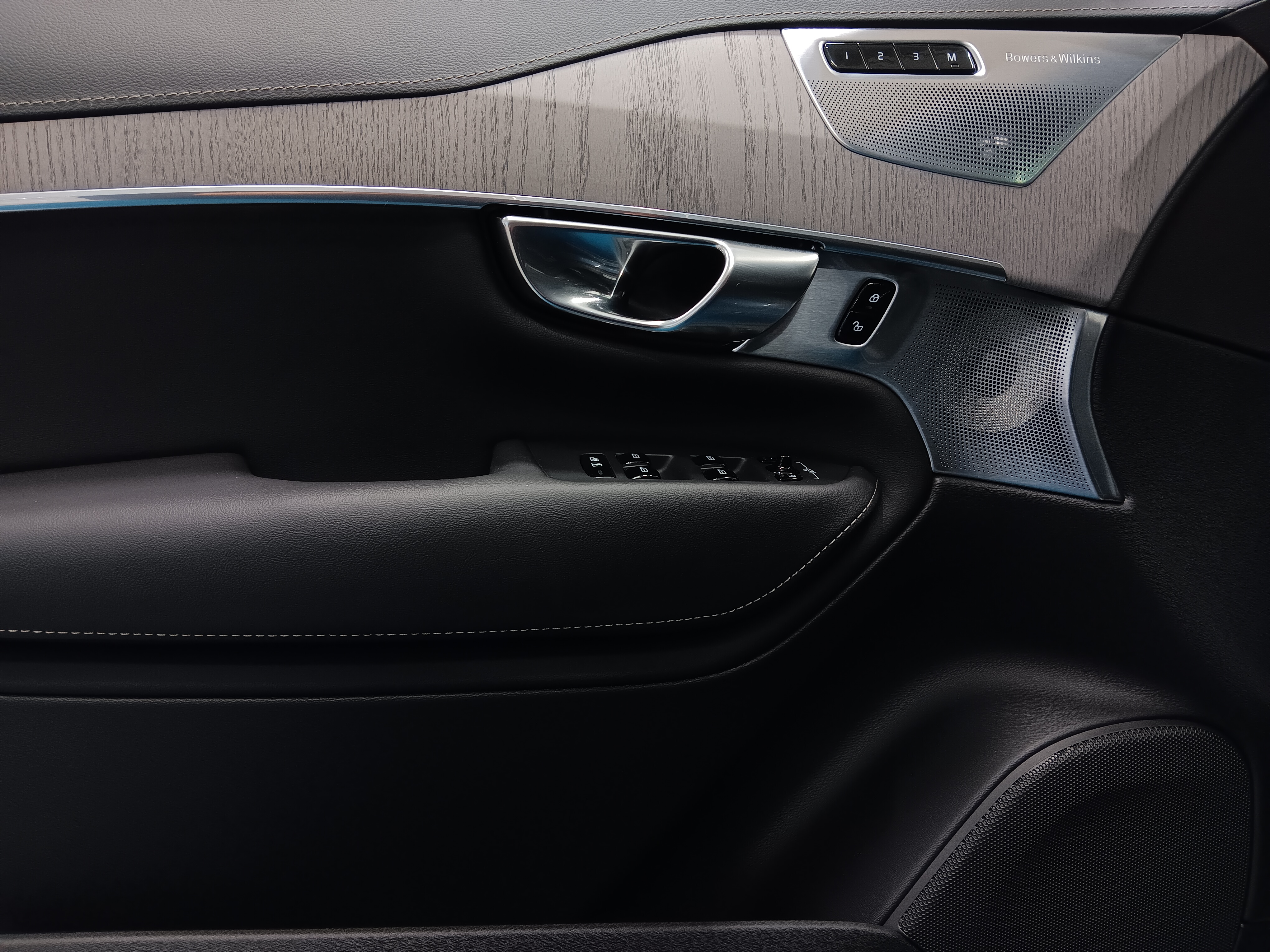 Volvo XC90 T8 AWD LONG RANGE ULTRA PRO DARK TAKUU 24KK/40TKM