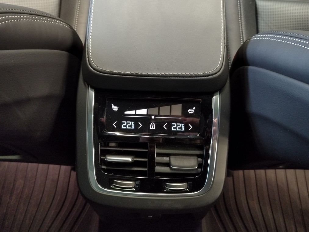 Volvo XC90 T8 AWD LONG RANGE ULTRA PRO DARK AUT.
