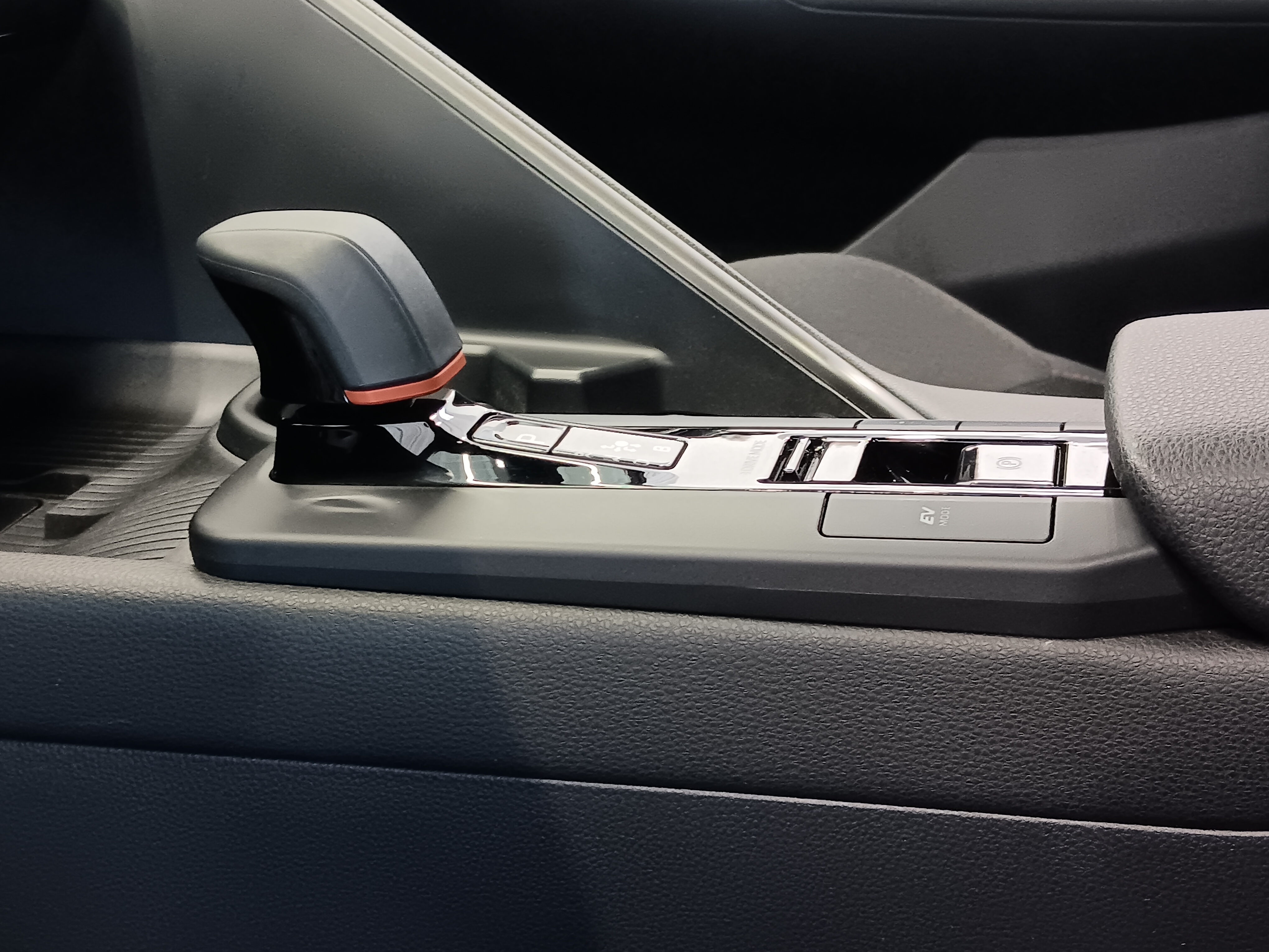Toyota C-HR 2,0 HYBRID AWD-I INTENSE