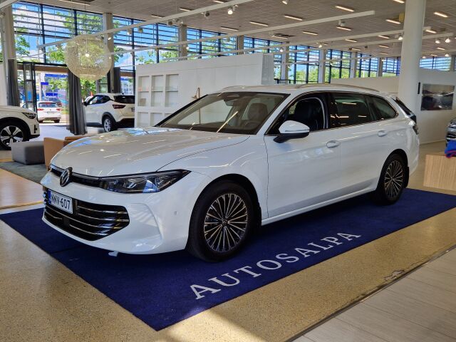 volkswagen PASSAT VARIANT ELEGANCE  1,5 ETSI 110 KW DSG TAKUU 24KK/4