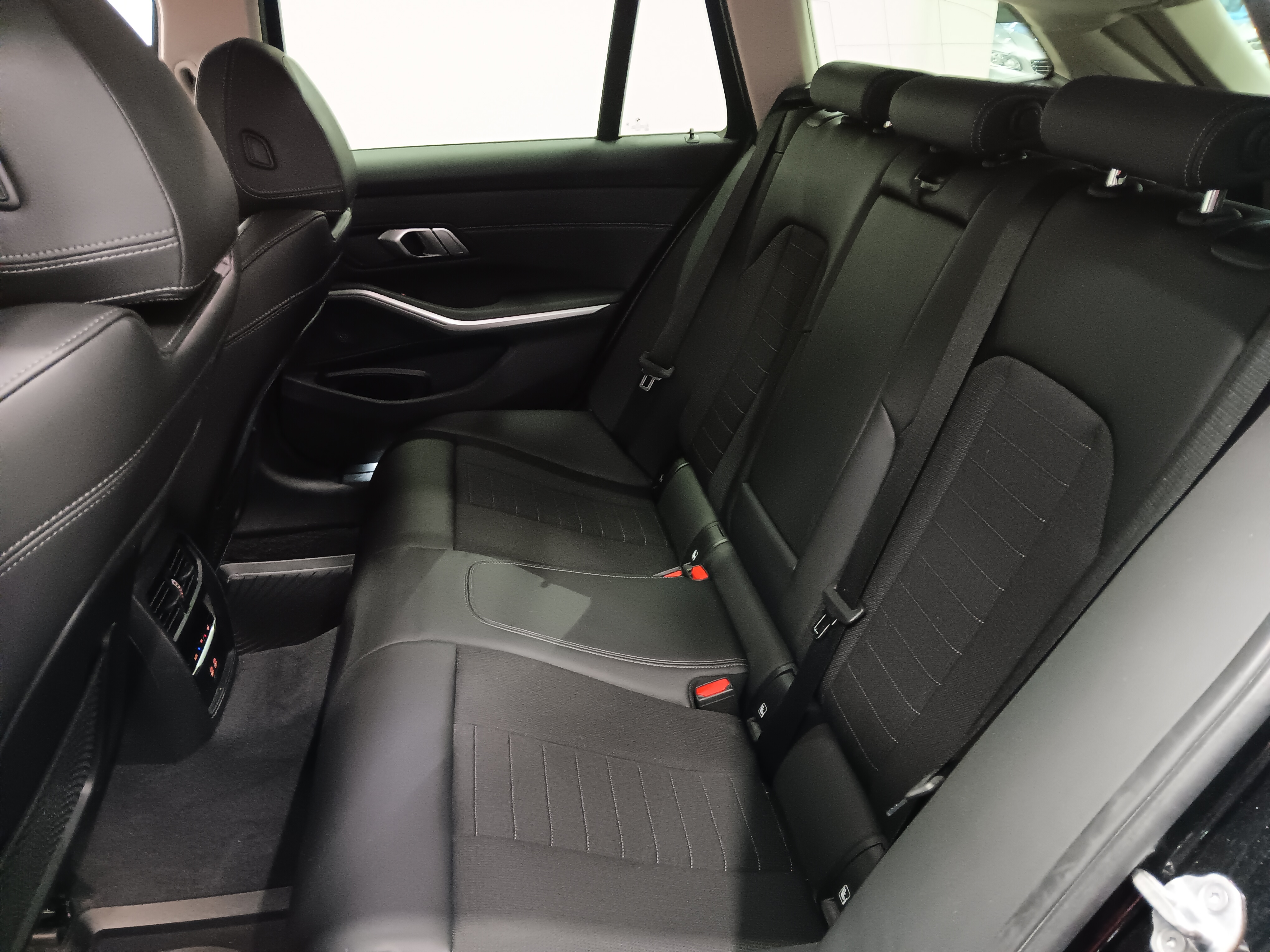 Bmw 330 G21 TOURING 330E XDRIVE BUSINESS SPORT