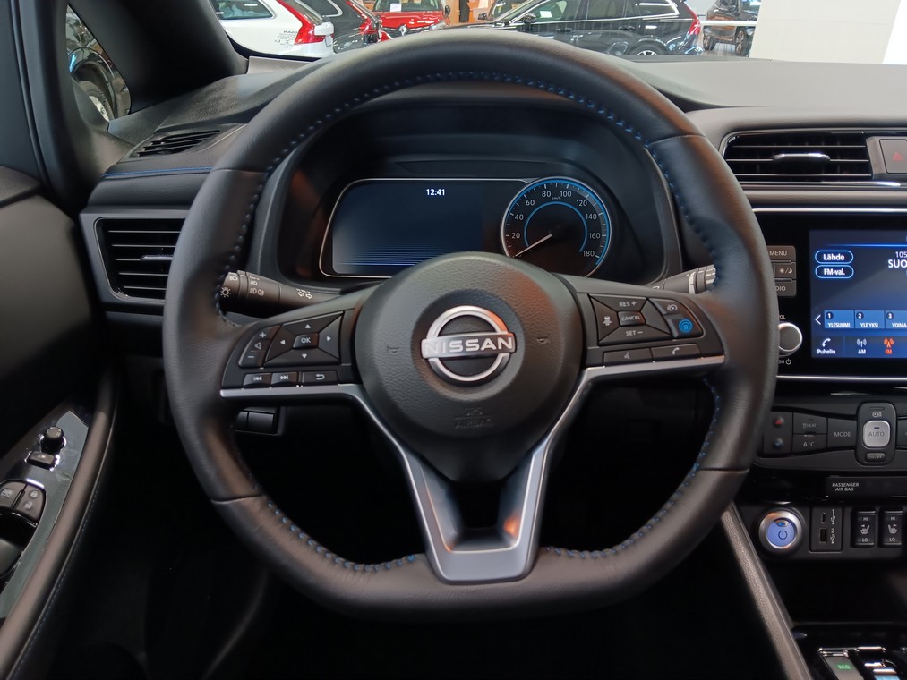 Nissan LEAF NISSAN LEAF 62KWH MONIKÄYTTÖAJONEUVO (AF) 4OV