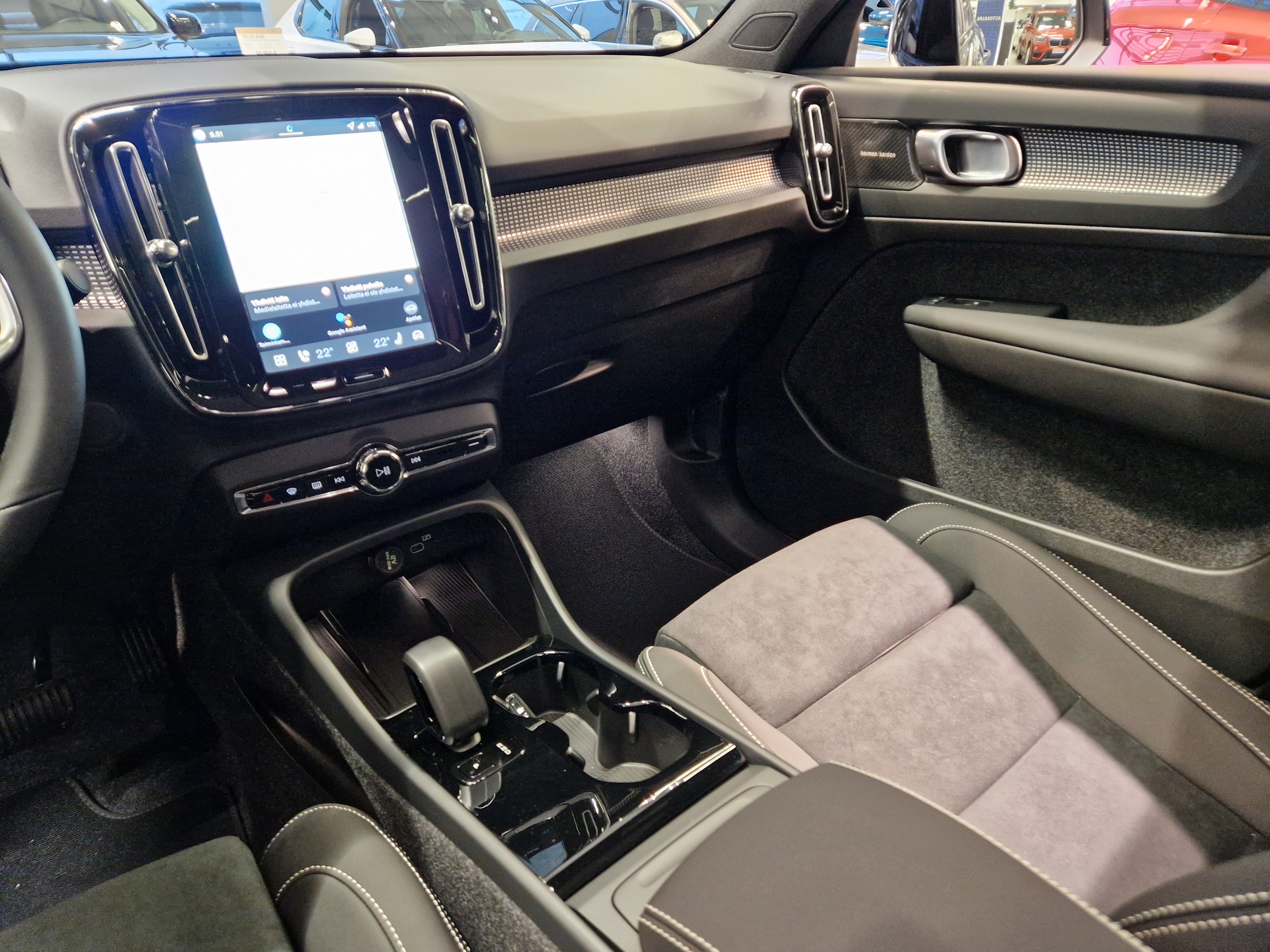 Volvo EC40 TWIN PERFORMANCE ULTRA BLACK EDITION.