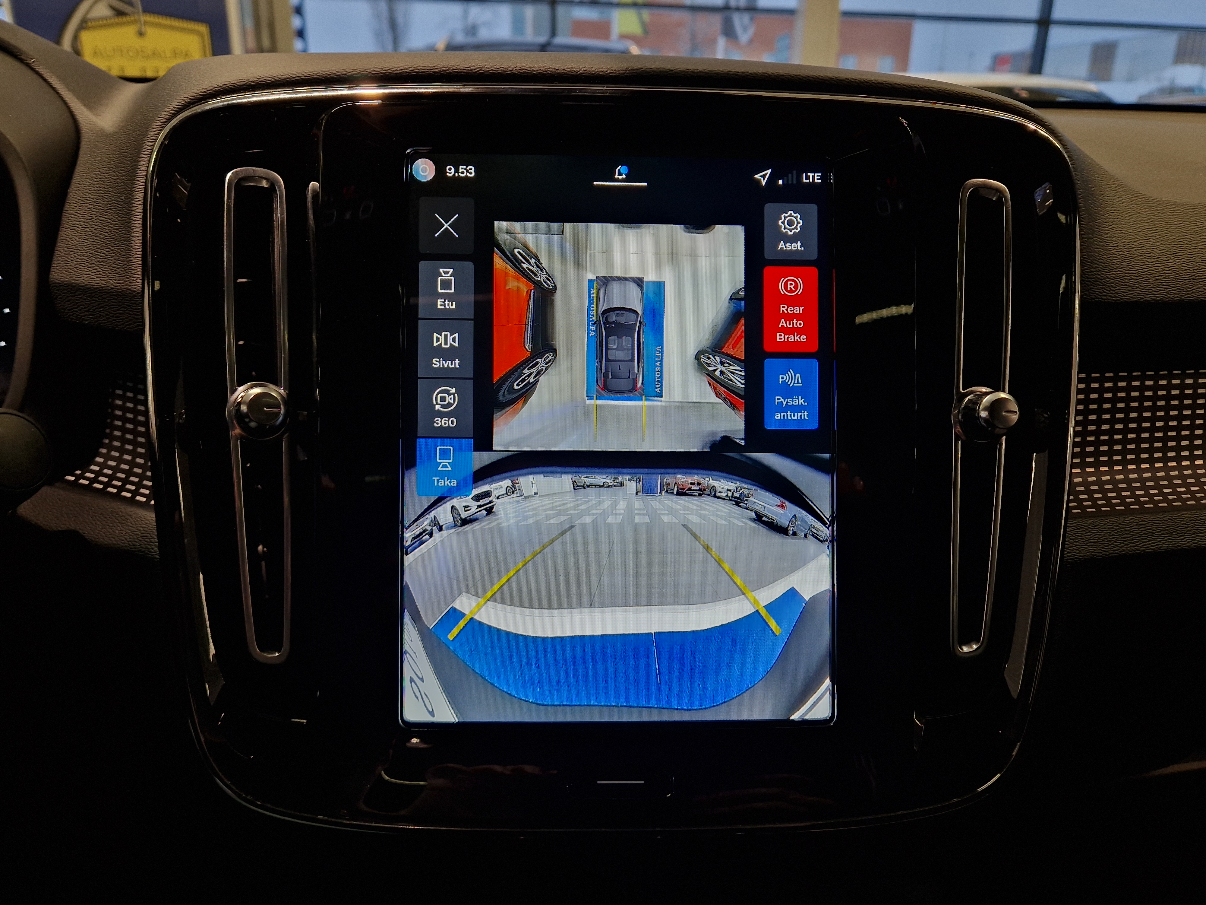 Volvo EC40 TWIN PERFORMANCE ULTRA BLACK EDITION.