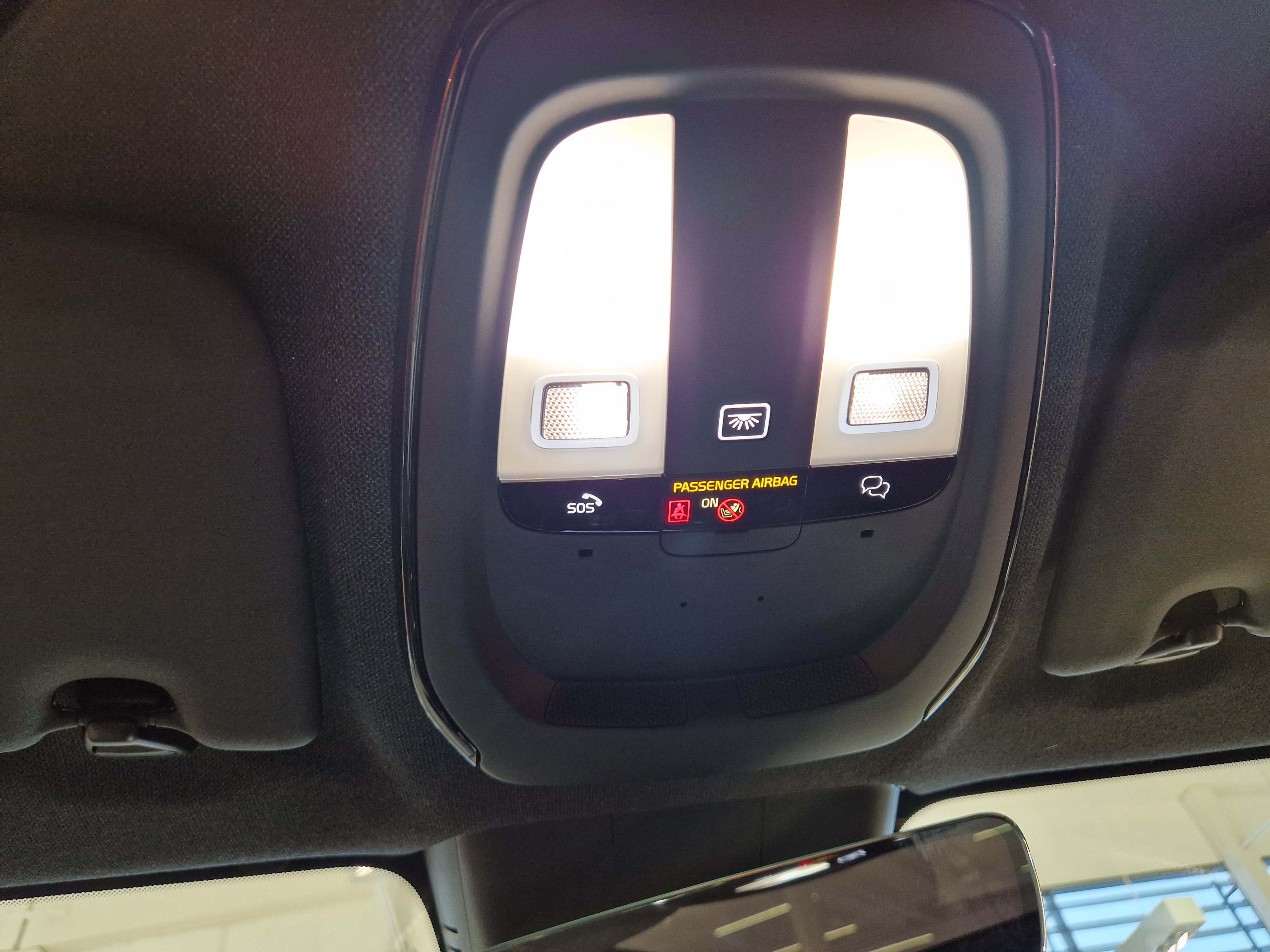 Volvo EC40 TWIN PERFORMANCE ULTRA BLACK EDITION.