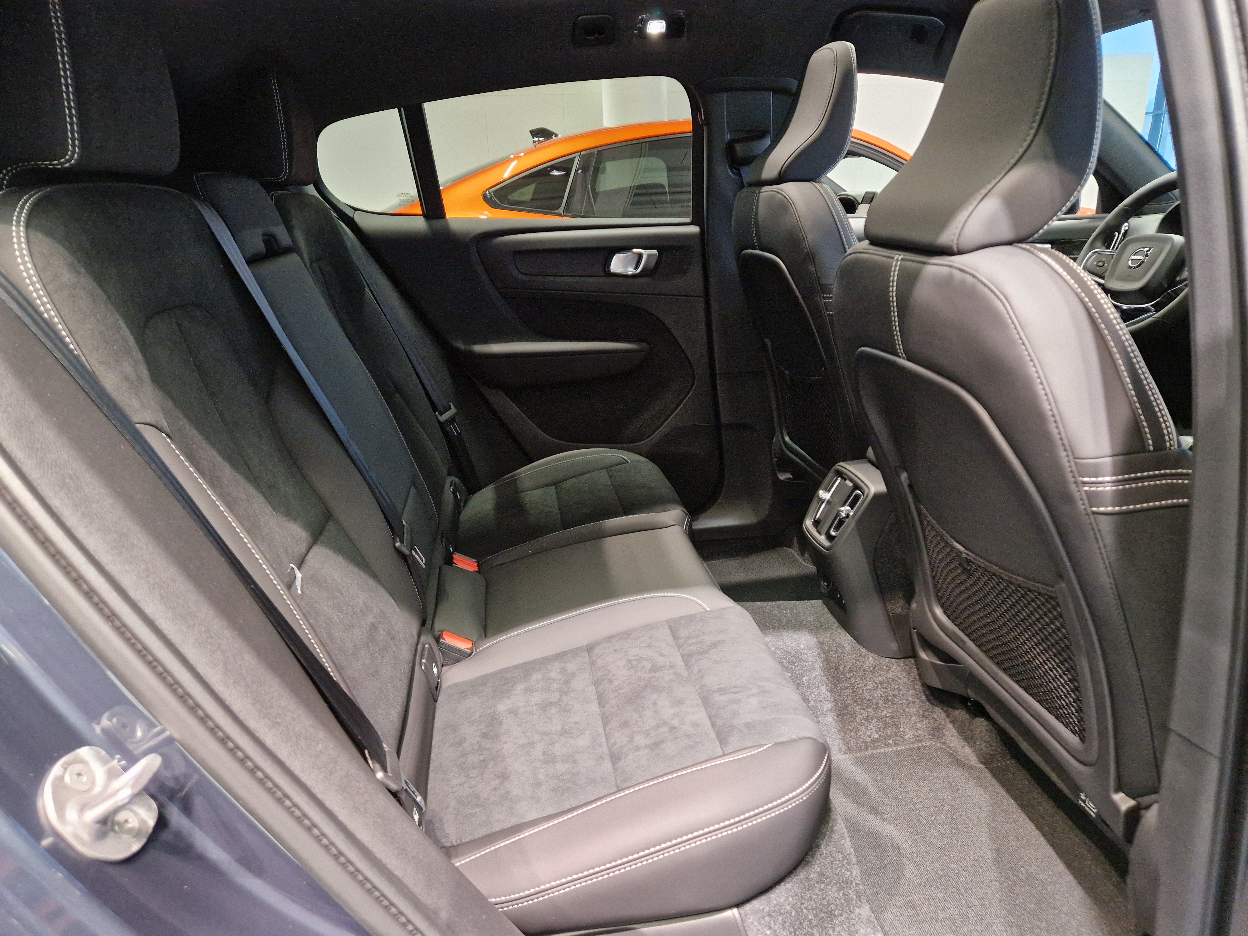 Volvo EC40 TWIN PERFORMANCE ULTRA BLACK EDITION.