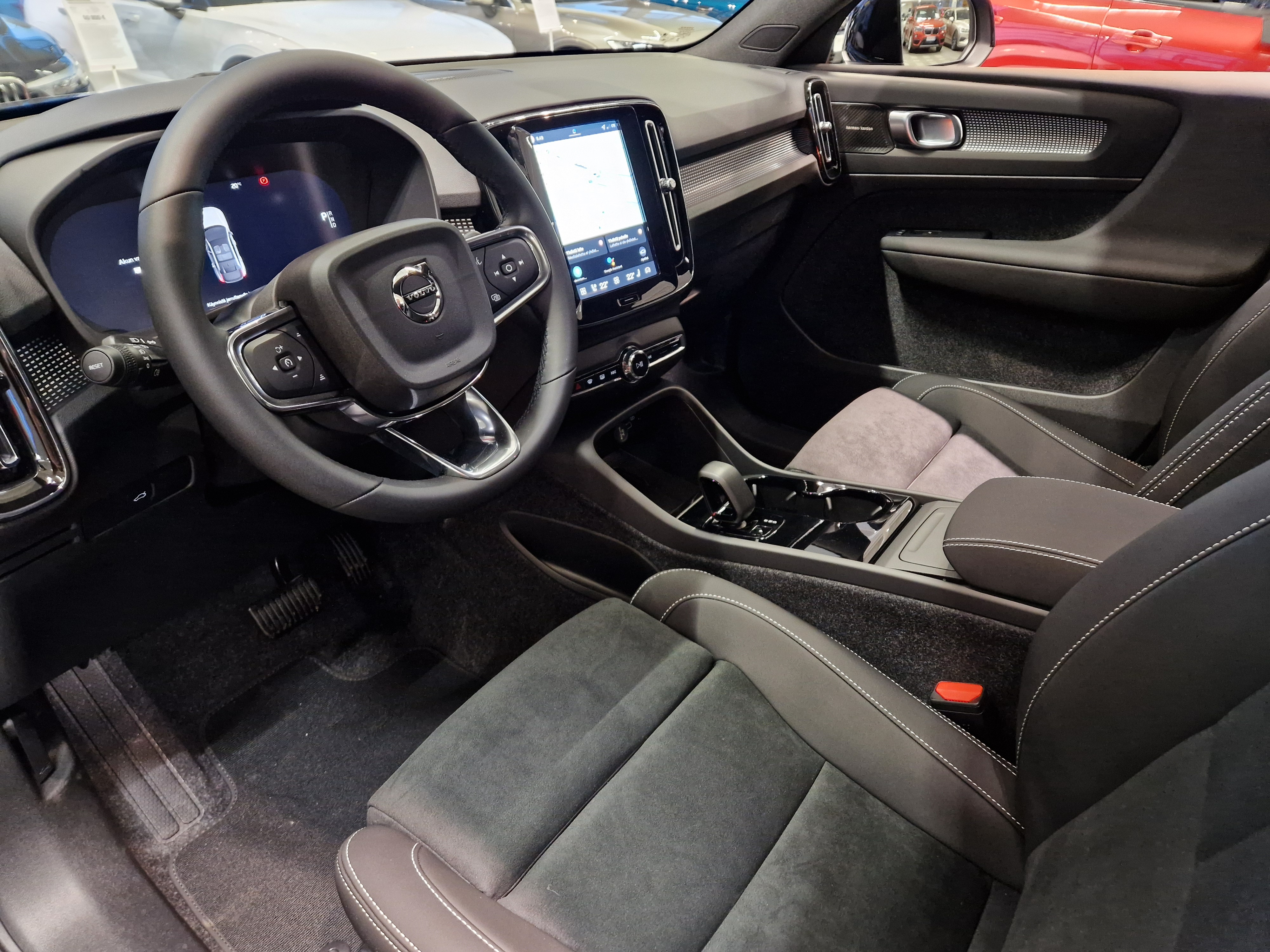 Volvo EC40 TWIN PERFORMANCE ULTRA BLACK EDITION.