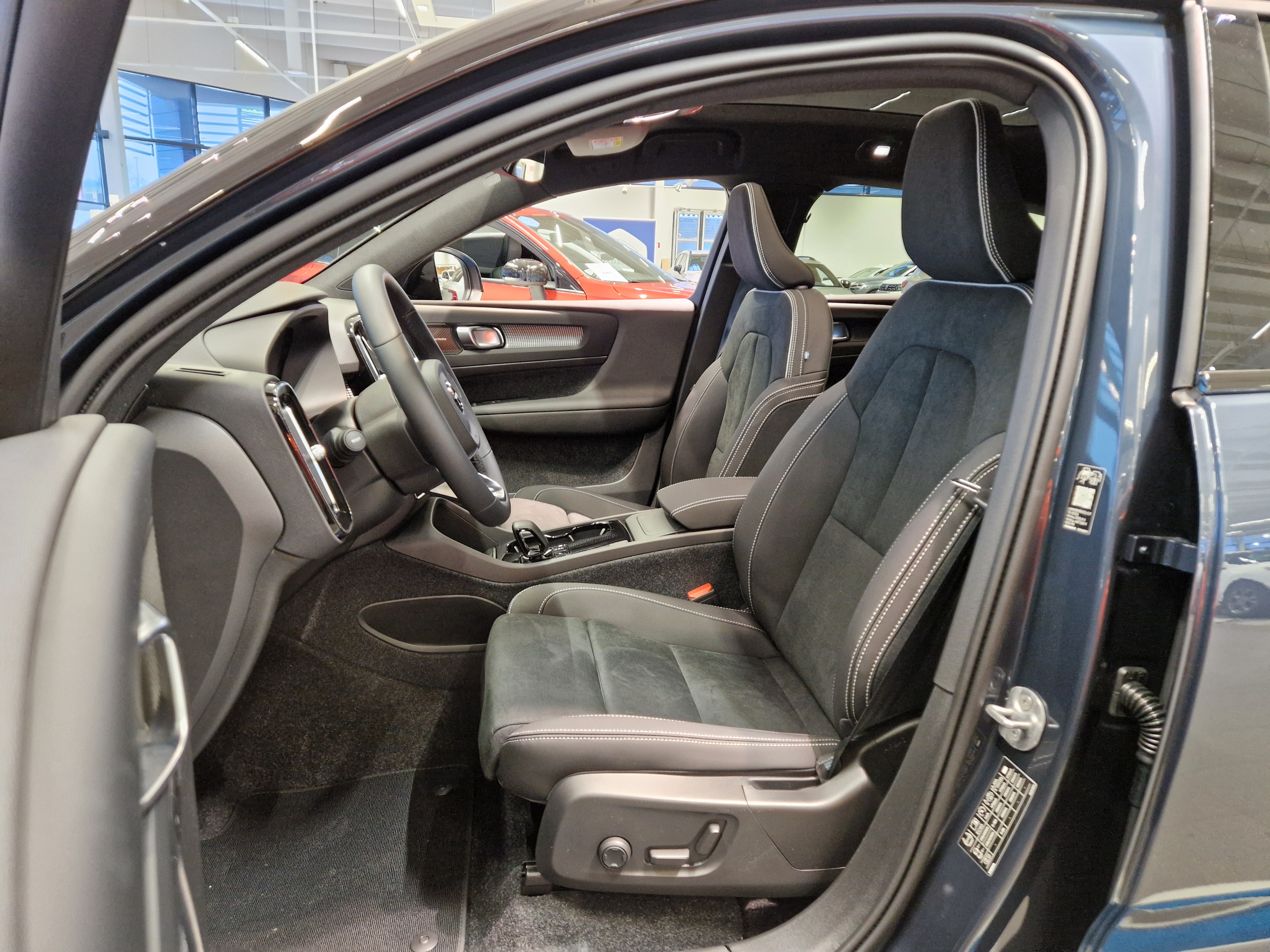 Volvo EC40 TWIN PERFORMANCE ULTRA BLACK EDITION.