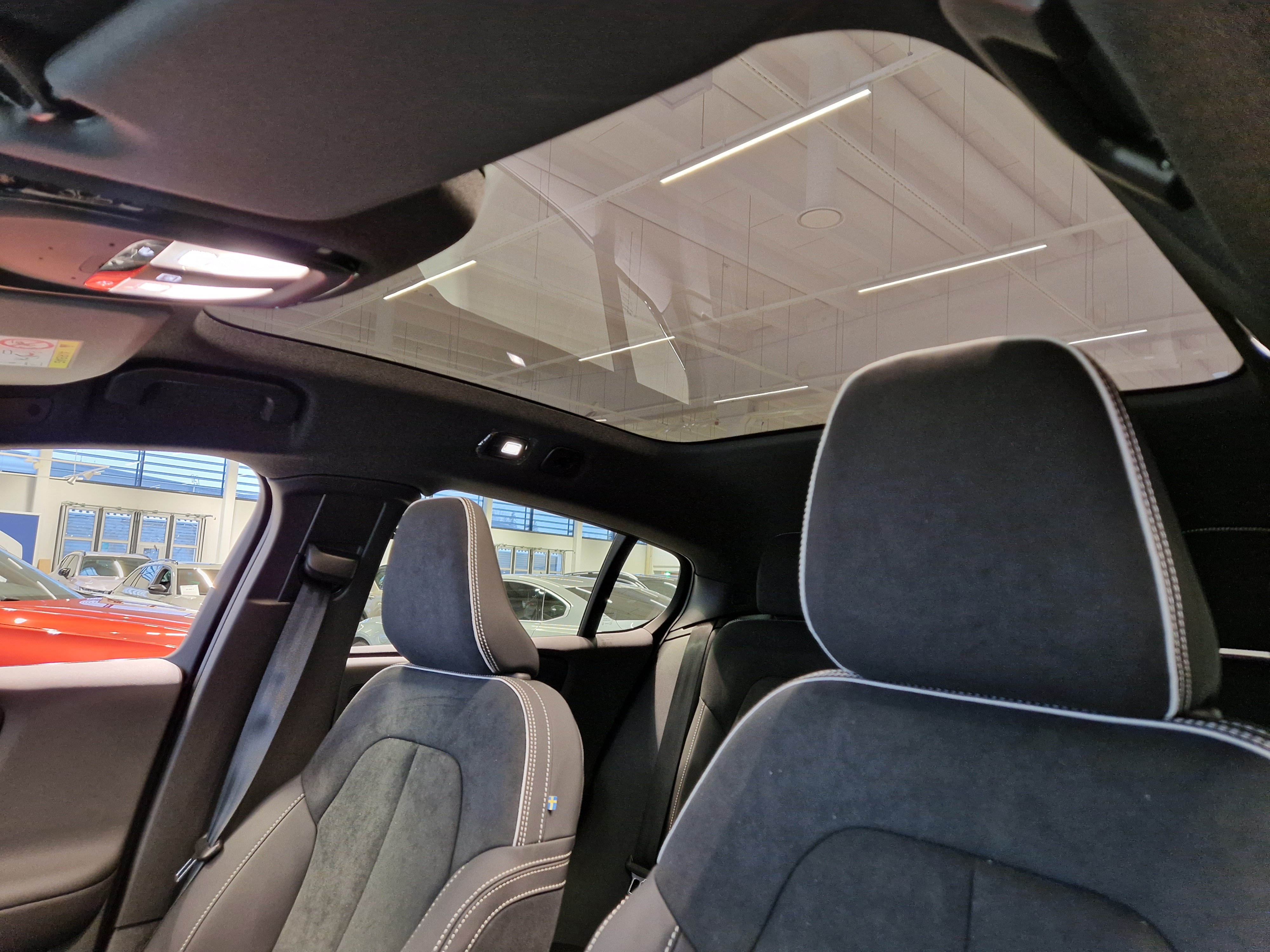 Volvo EC40 TWIN PERFORMANCE ULTRA BLACK EDITION.