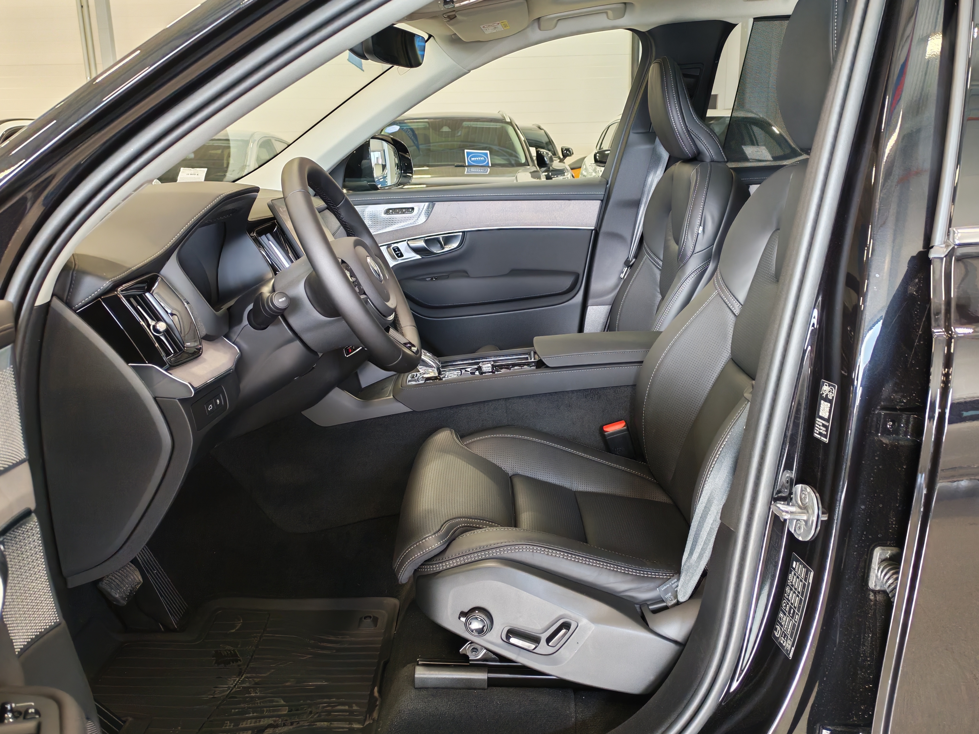 Volvo XC90 T8 AWD LONG RANGE ULTRA BRIGHT.