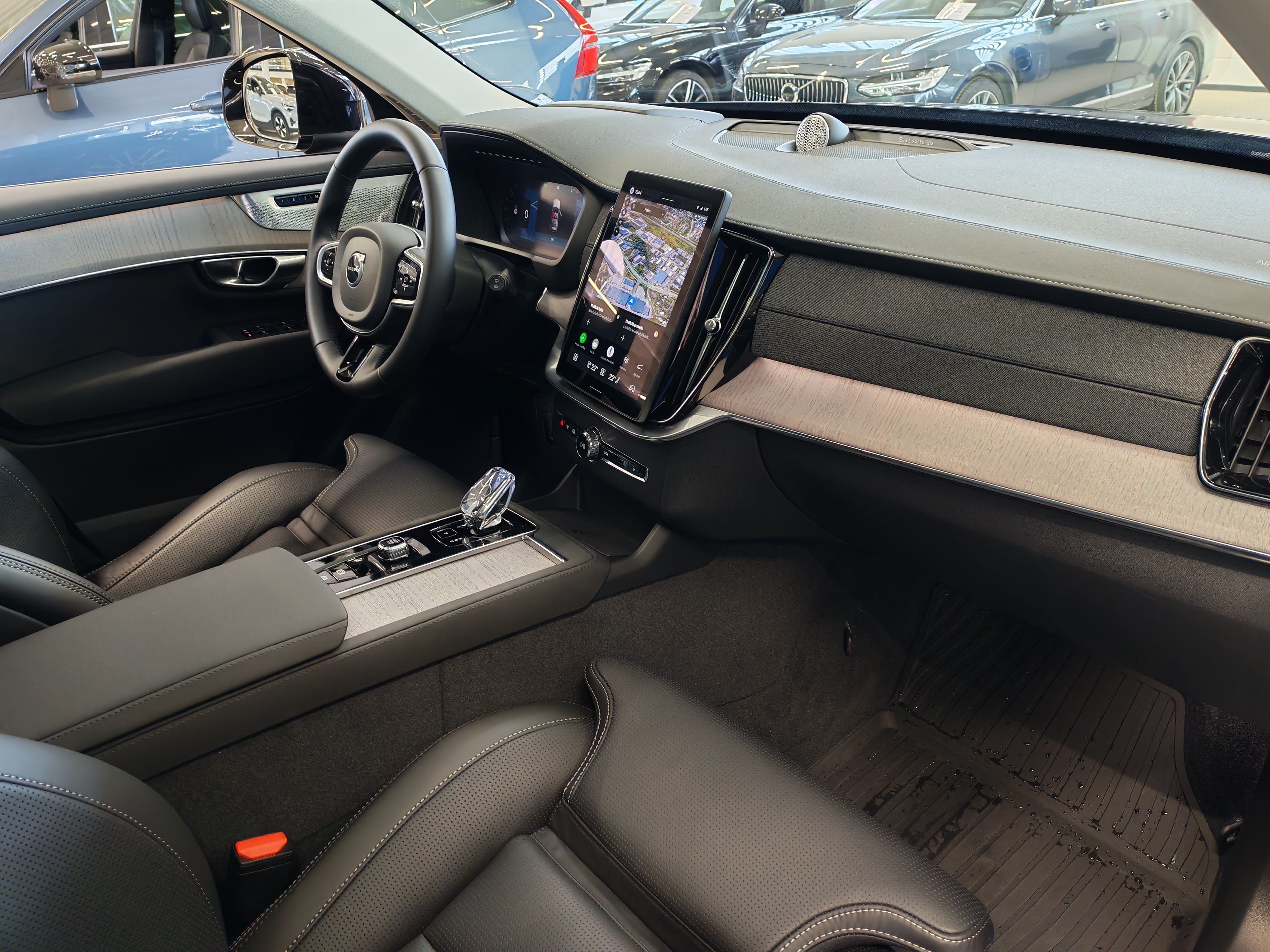Volvo XC90 T8 AWD LONG RANGE ULTRA BRIGHT.